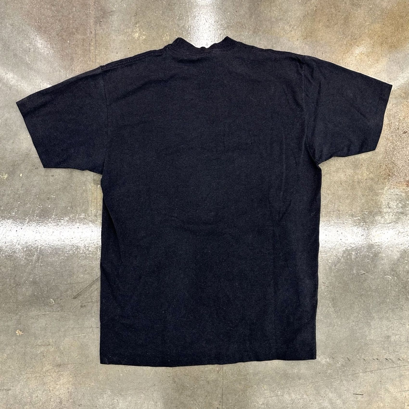 Harley Davidson VINTAGE Harley-Davidson T-Shirt XL Black 1991 Forth Worth TX Eagle American Flag 3D Emblem 50/50 Mens Size US XL / EU 56 / 4 - 5 Thumbnail