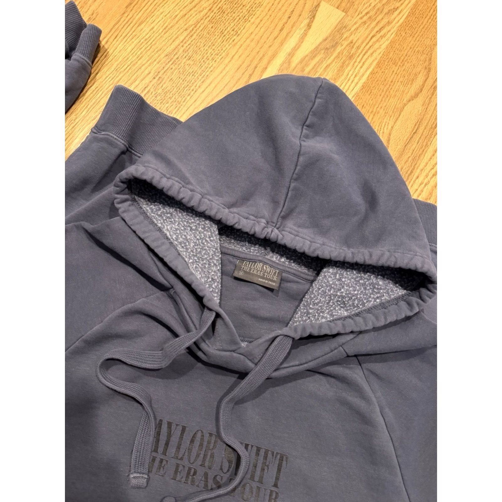 Vintage Taylor Swift The Eras Tour 2023 Hoodie Sweatshirt Medium Blue Gray Pullover Size M / US 6-8 / IT 42-44 - 4 Thumbnail