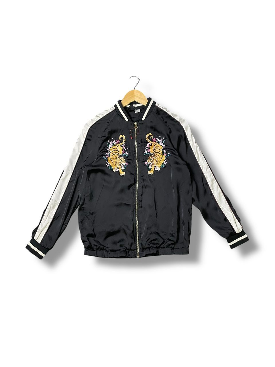 Divided × H&M H&M Divided Sukajan Embroidery Tiger Jacket (2) Size US XS / EU 42 / 0 - 1 Thumbnail