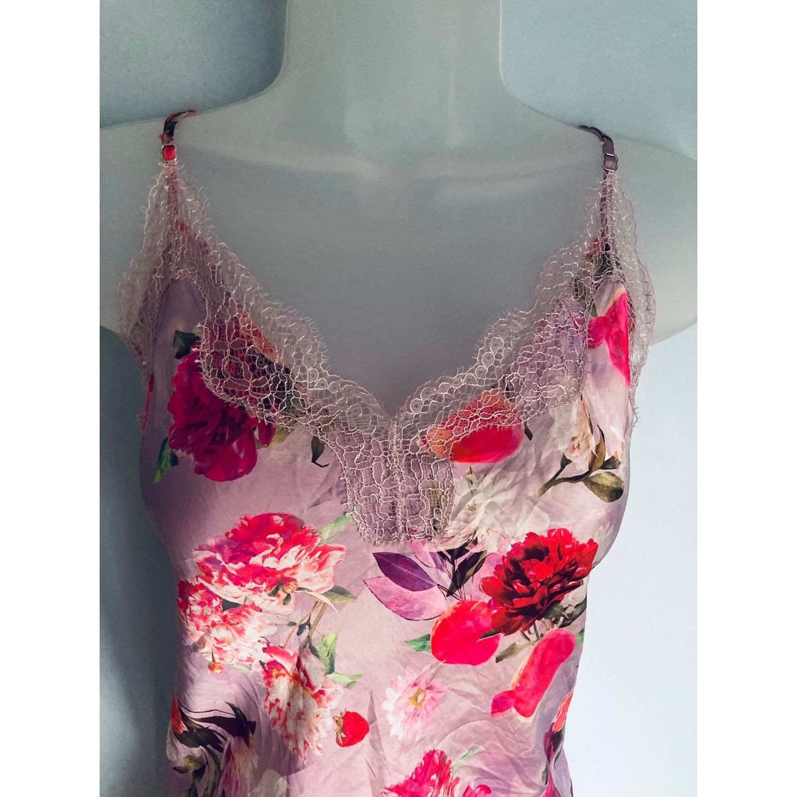 Victoria's Secret Victoria's Secret Slip Medium Floral Pink and Purple Size M / US 6-8 / IT 42-44 - 2 Thumbnail