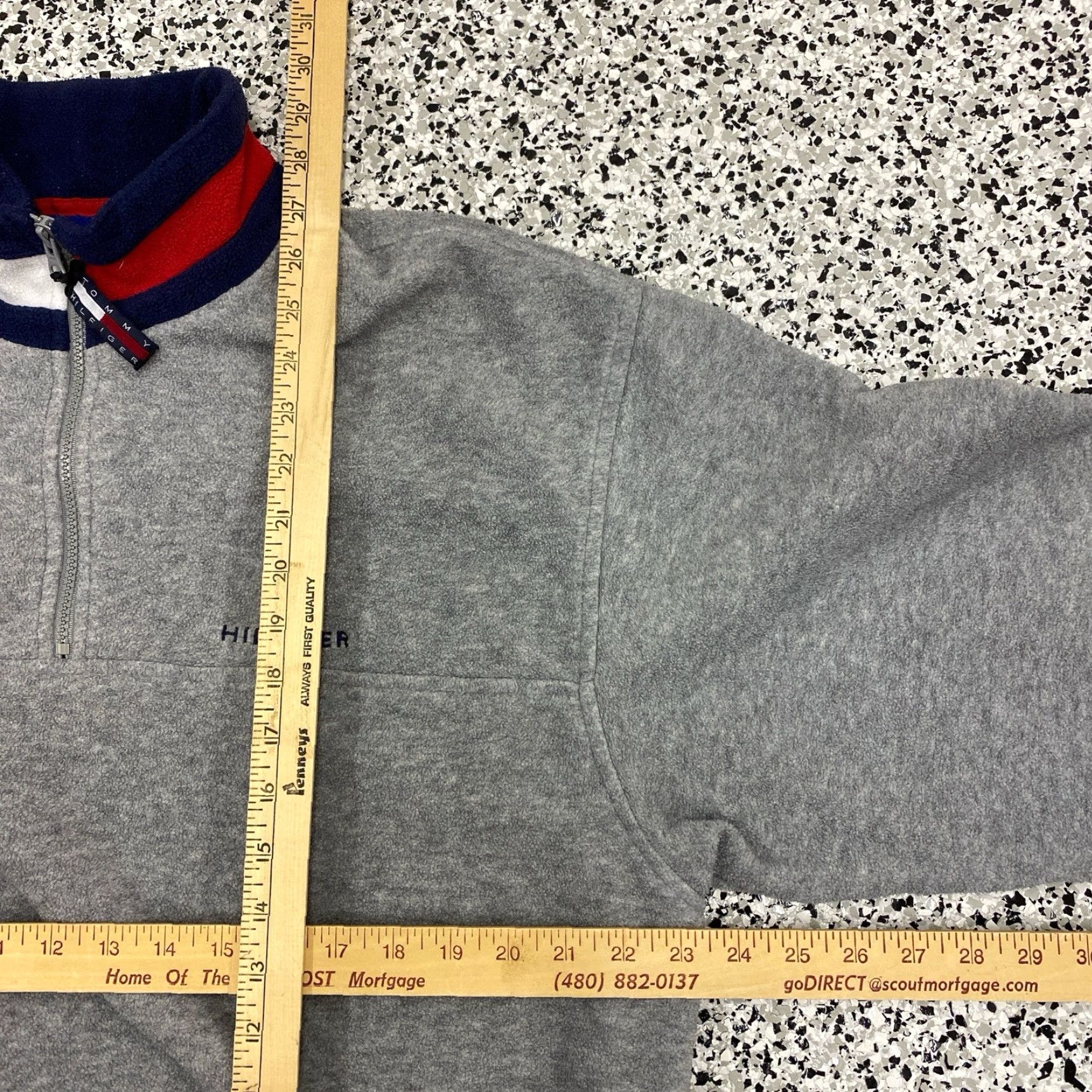 Tommy Hilfiger VINTAGE Tommy Hilfiger Jacket Fleece Logo Zipper 1/4 Zip Mid-Length Gray Size L Unisex Adults 90s Flag Sweater pullover Size US L / EU 52-54 / 3 - 2 Thumbnail