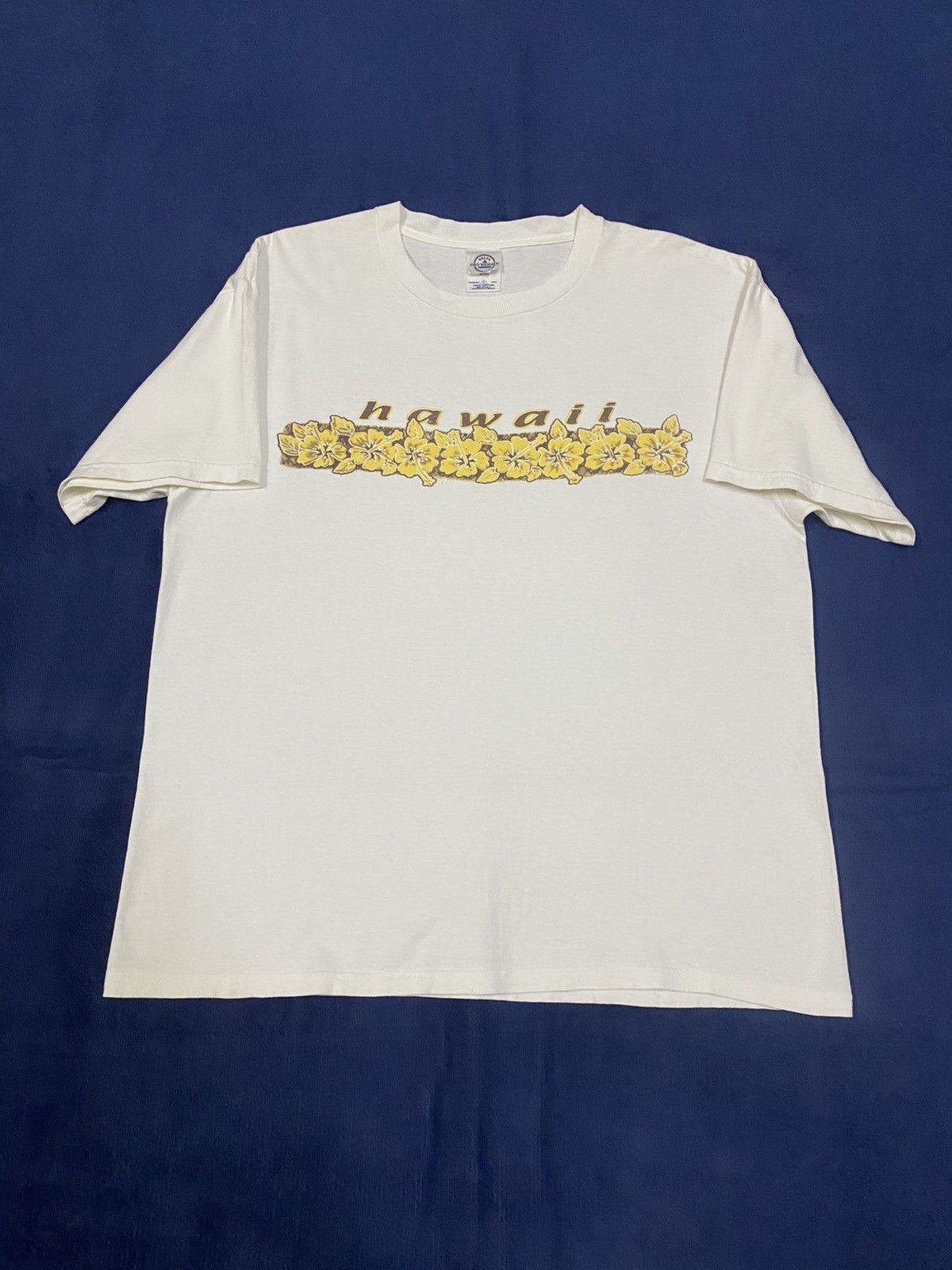 Vintage 2000 Hibiscus Hawaii Tshirt