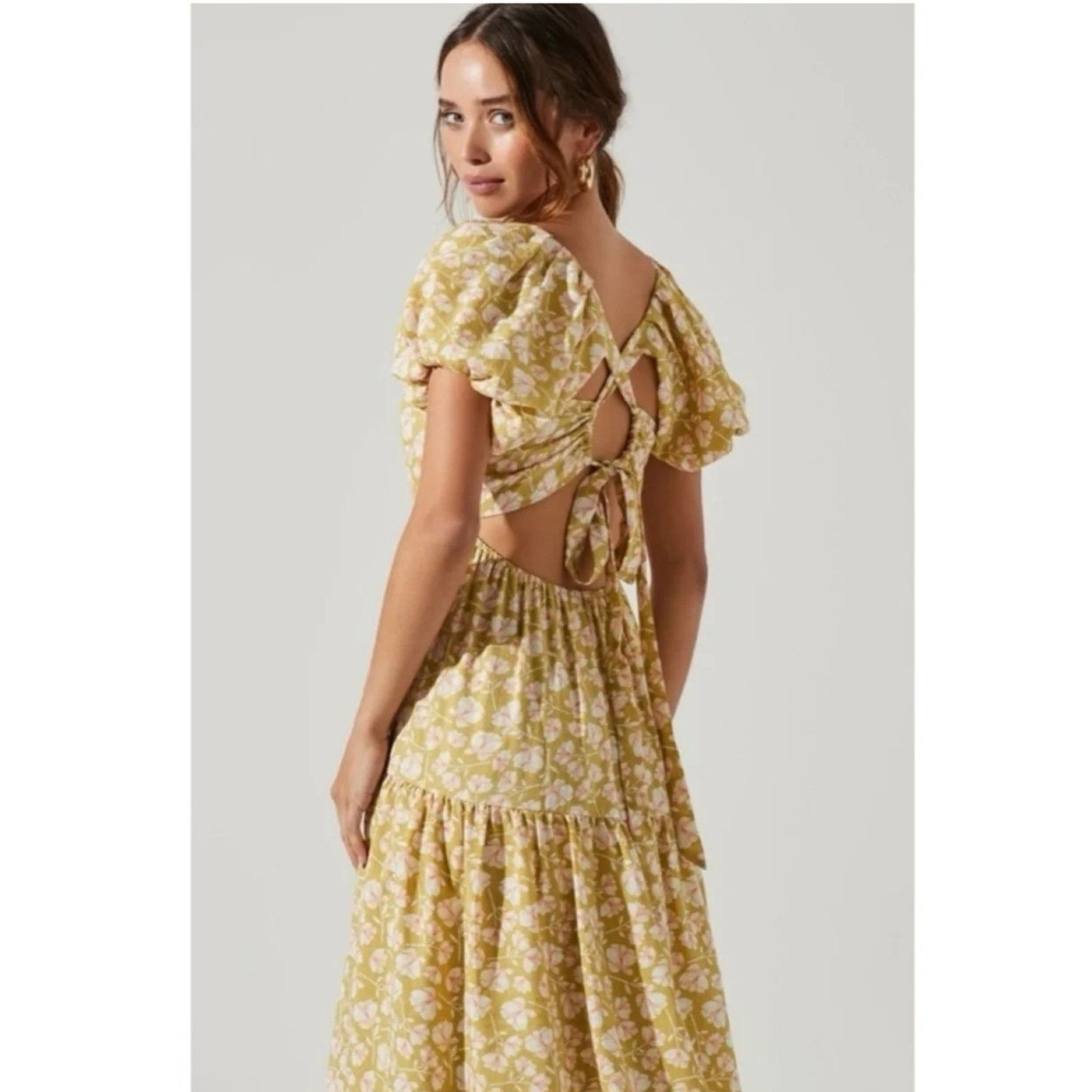 ASTR The Label ASTR The Label Green Floral Bubble Sleeve Tiered Midi Dress Size M / US 6-8 / IT 42-44 - 3 Thumbnail
