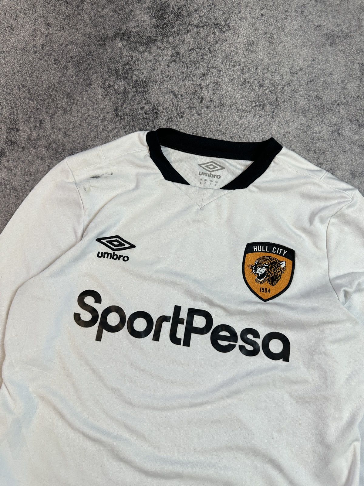 Umbro Umbro Hull City Soccer Jersey Streetwear Rare Casual VTg S Size US S / EU 44-46 / 1 - 2 Thumbnail