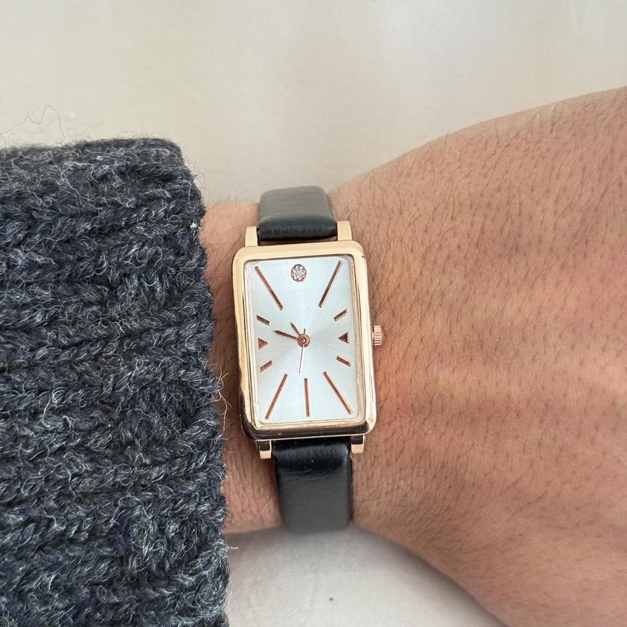 Vintage y2k black classy old money luxury leather watch Size ONE SIZE - 1 Thumbnail
