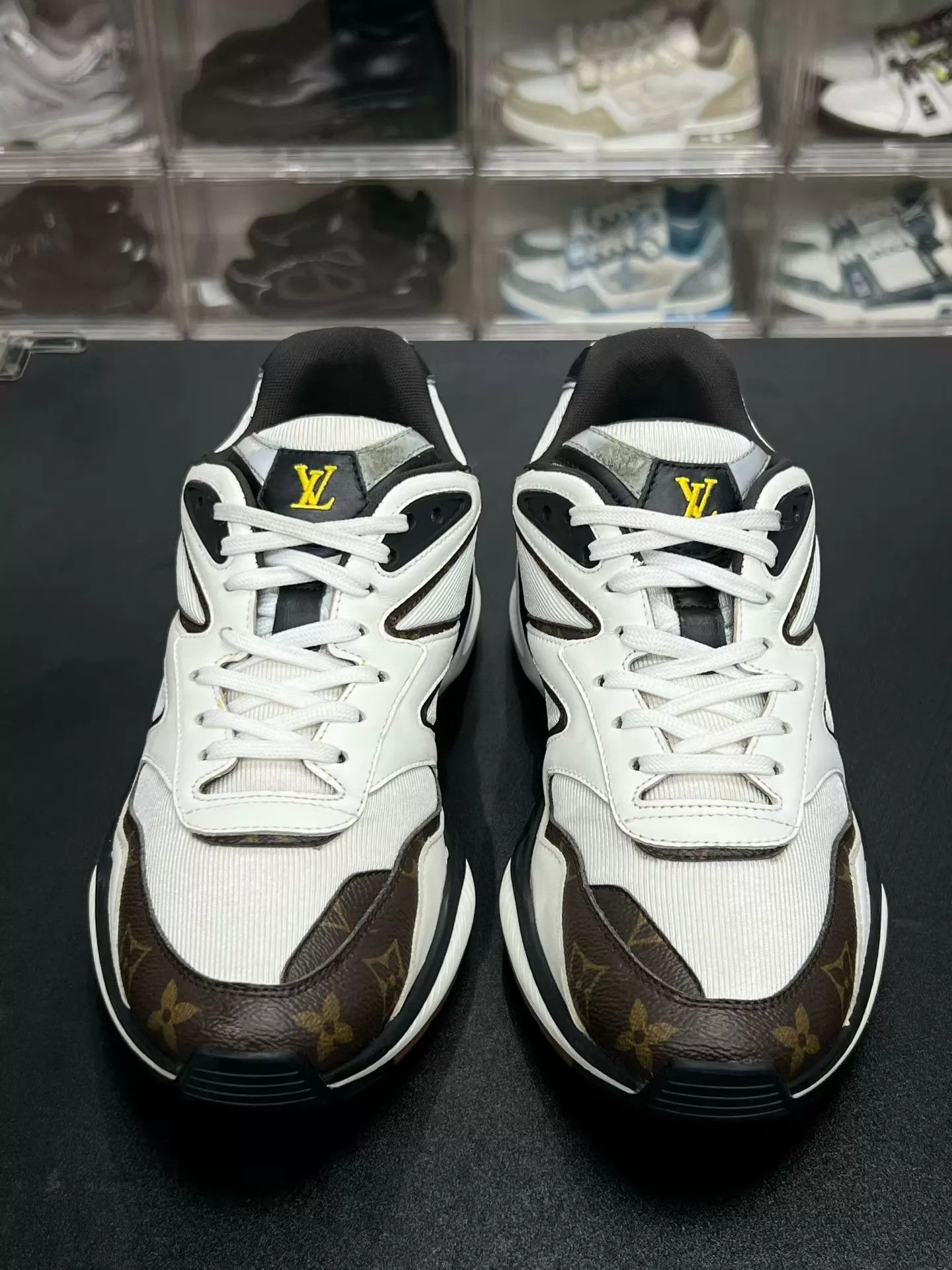 Louis Vuitton LV Trail Monogram colorblock white/brown UK5 Size US 7.5 / IT 37.5 - 2 Thumbnail