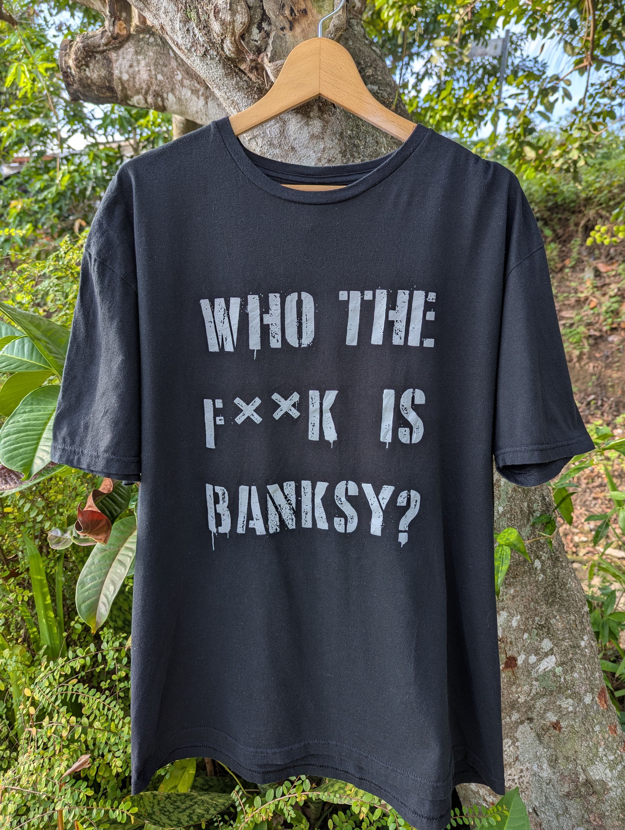 Mostly Heard Rarely Seen 🔥FREE SHIPPING🔥WHO THE FXXK IS BANKSY? Artist Tshirt Size US L / EU 52-54 / 3 - 1 Thumbnail