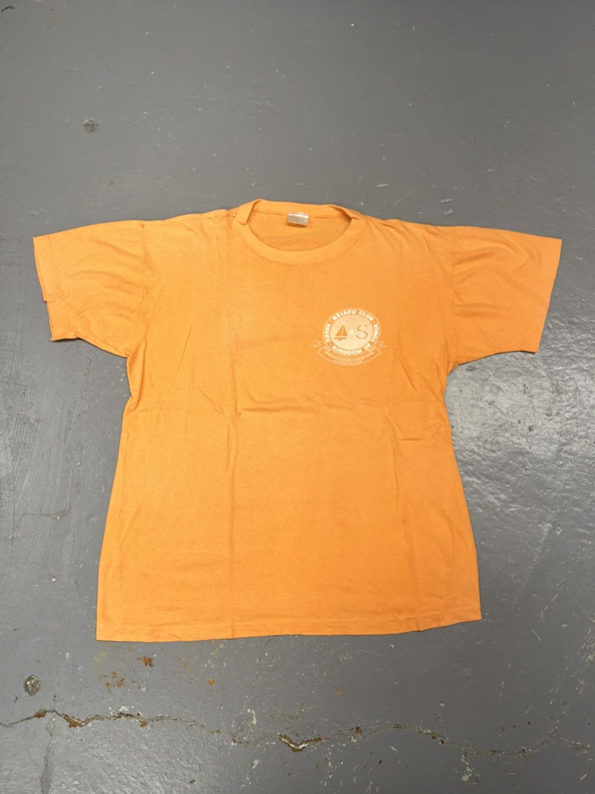 Vintage Crazy Vintage 90s Essential Orange Kingdom of Tonga T-Shirt Size US L / EU 52-54 / 3 - 1 Thumbnail