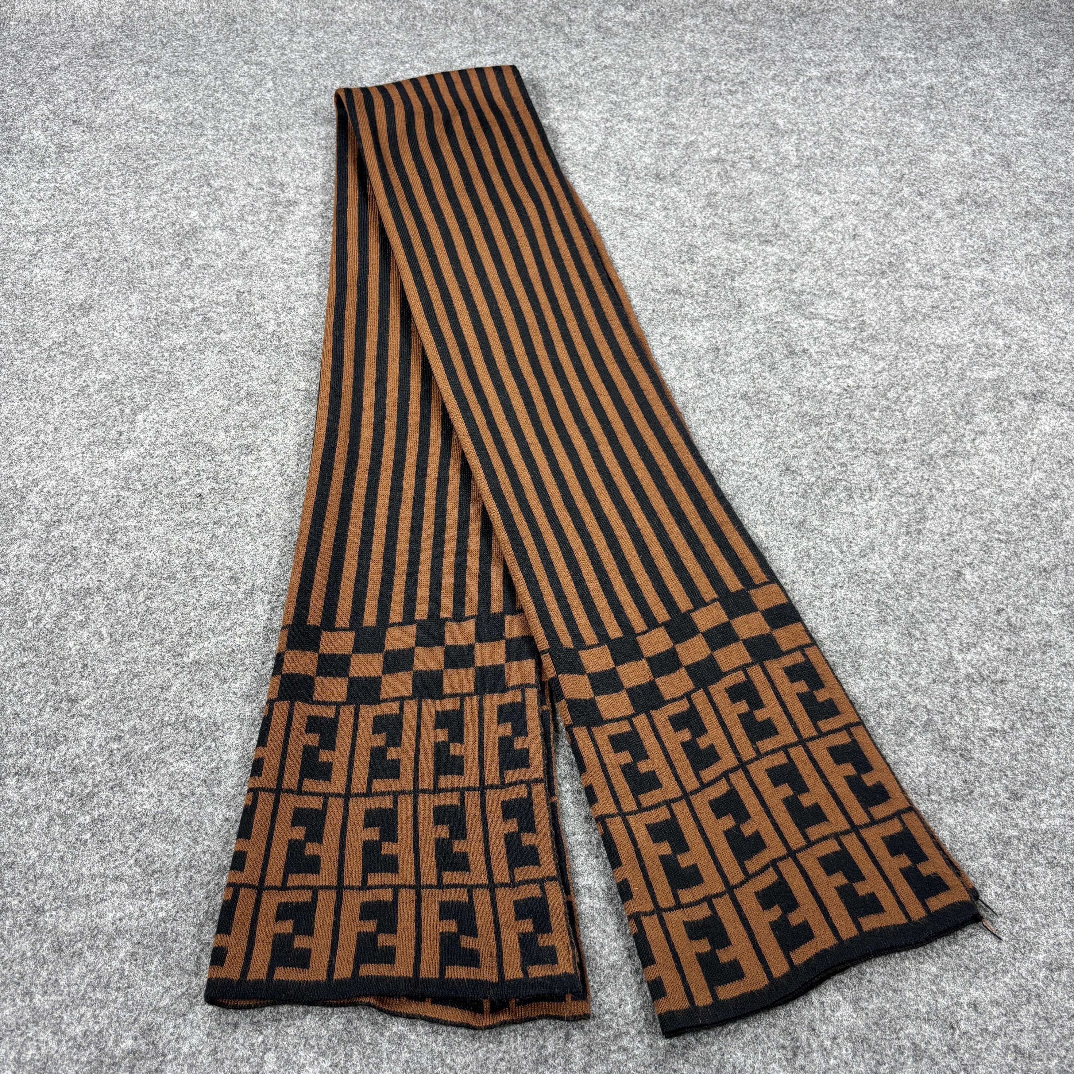 Fendi × Vintage GF10729 Fendi Scarf Neck Wear Muffler Nova Check Size ONE SIZE - 1 Thumbnail