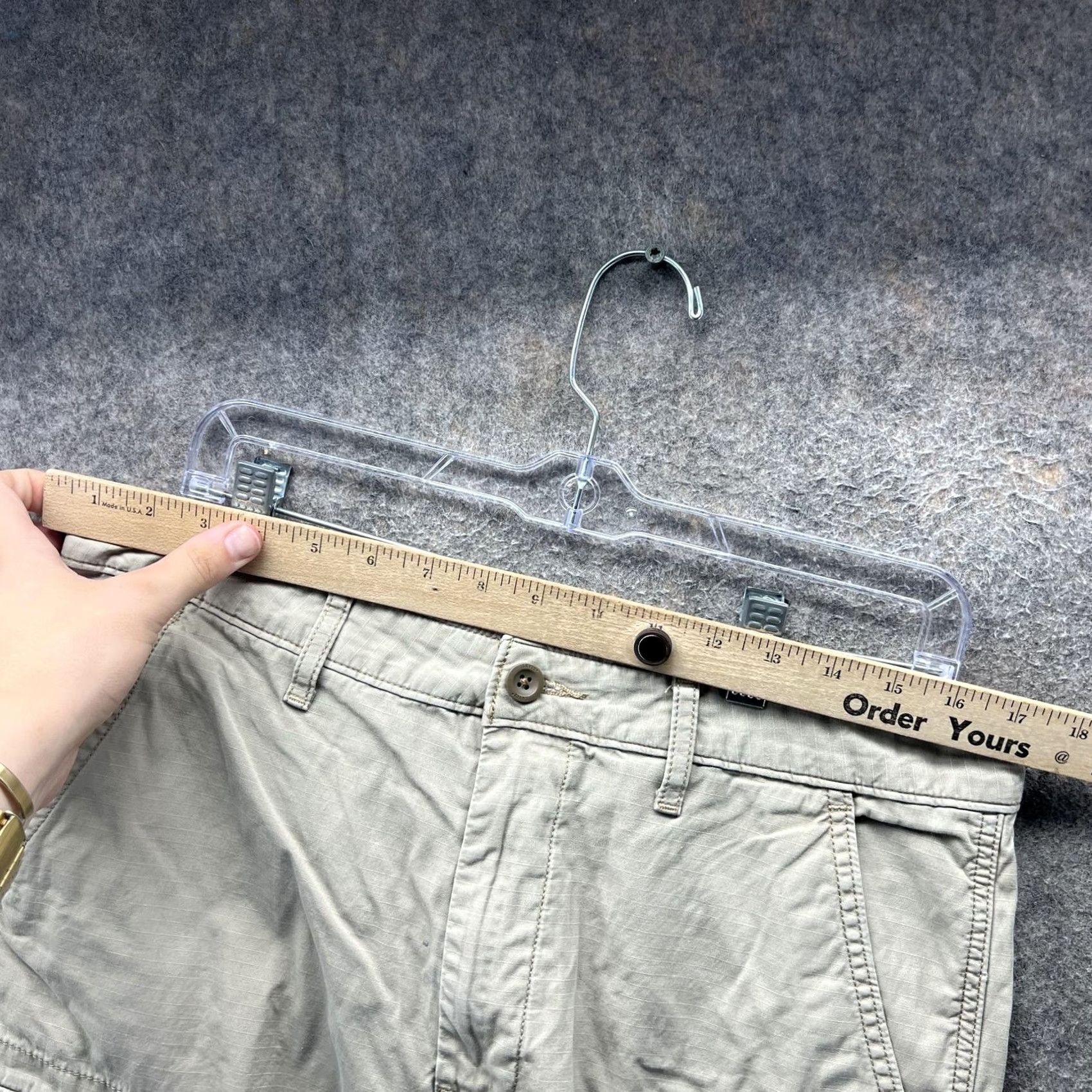 Levi's VINTAGE Levis Cargo Shorts Mens 32 Khaki WaterLess Ripstop Utility Multi Pocket Size US 32 / EU 48 - 6 Thumbnail