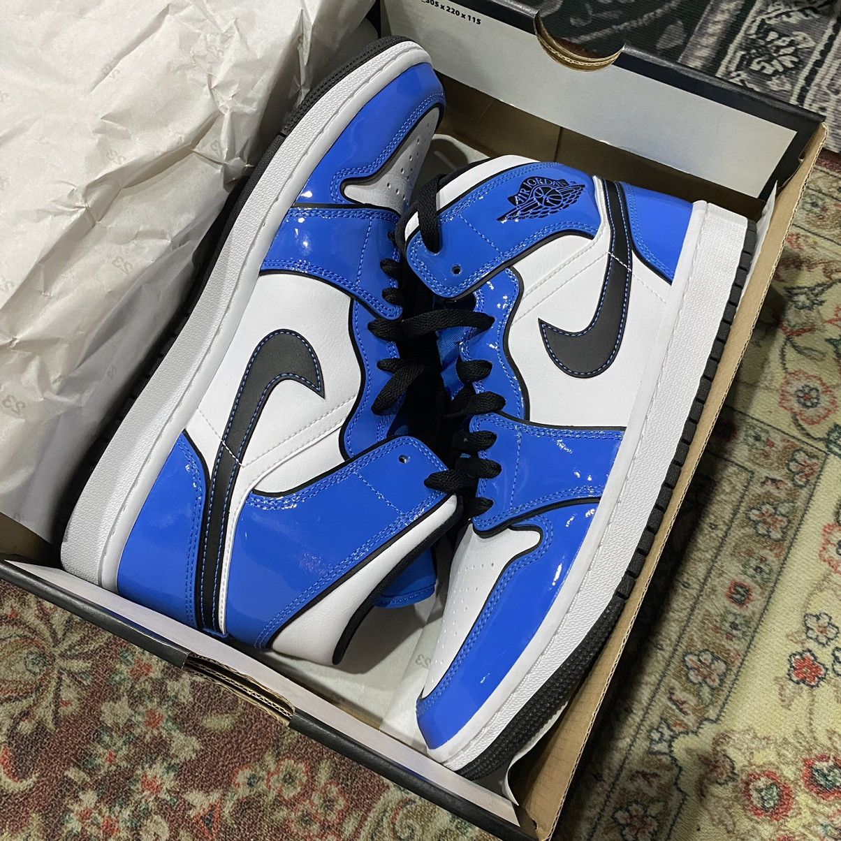 image of Jordan Nike Men’S Nike Air Jordan 1 Mid (Signal Blue) Shoes in White, Men's (Size 9)