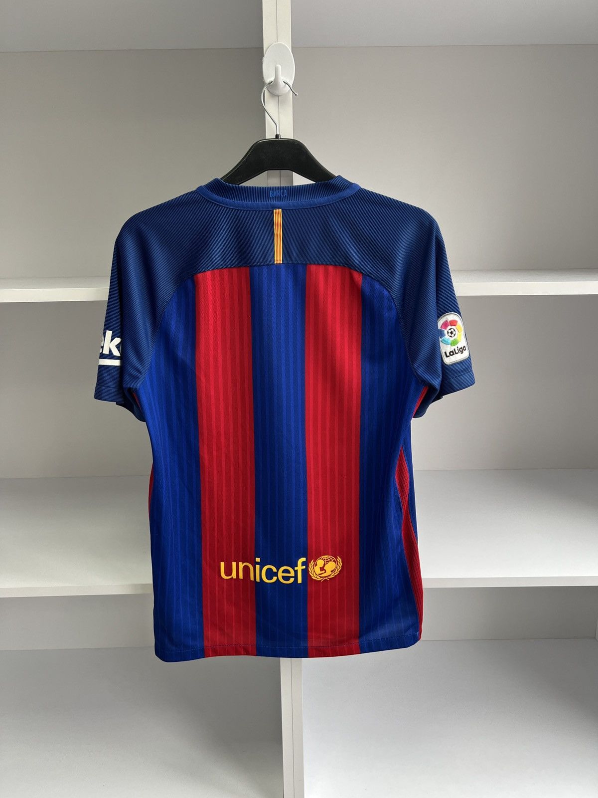 Nike × Vintage Vintage Barcelona Home 16/17 Jersey Size US S / EU 44-46 / 1 - 17 Thumbnail