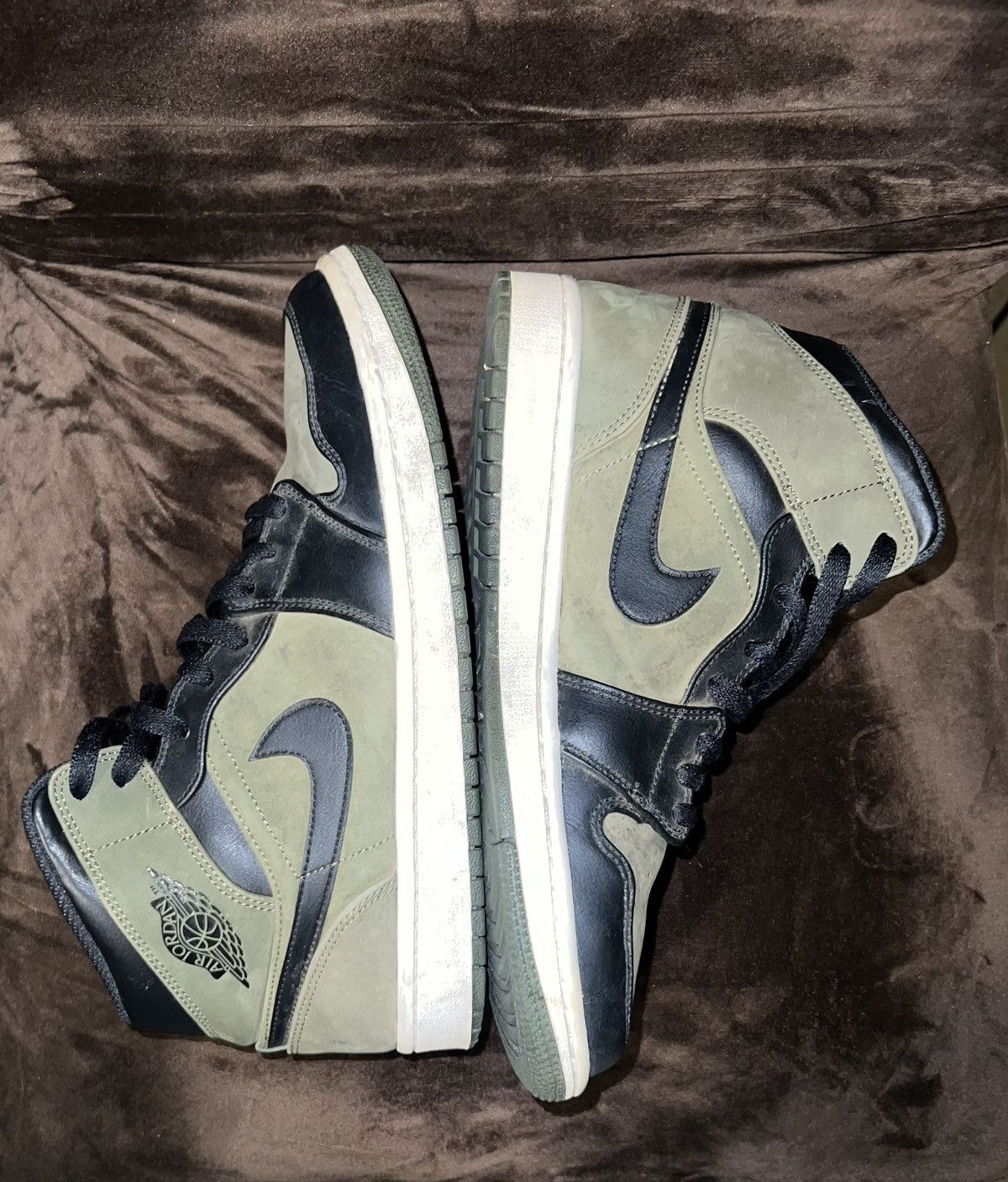 Nike 2018 NIKE AIR JORDAN 1 MID OLIVE CANVAS Size US 9 / EU 42 - 6 Thumbnail