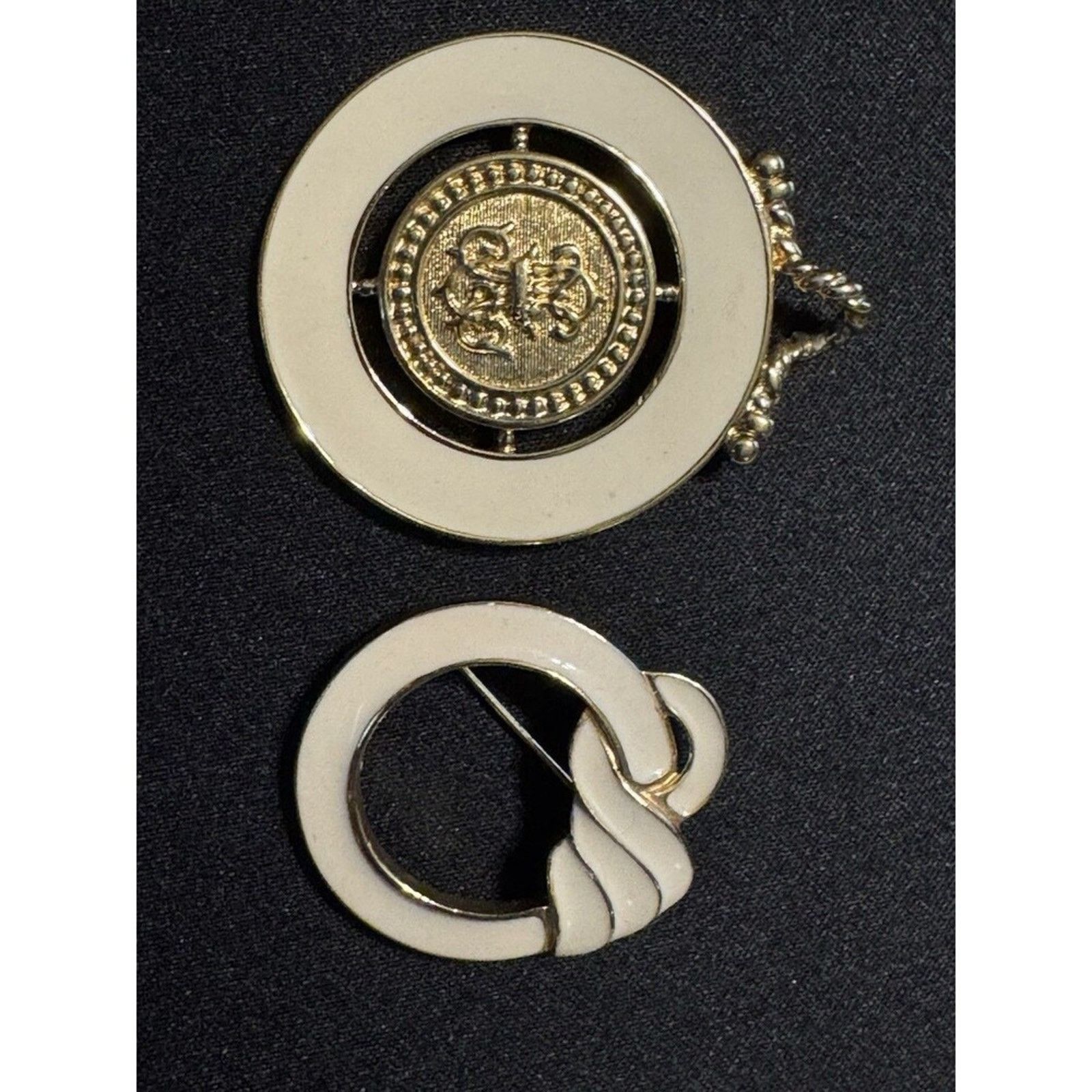 Monet 2 Monet Gold Tone/Enamel Brooch Coat Of Arms Pendant EUC Size ONE SIZE - 3 Thumbnail
