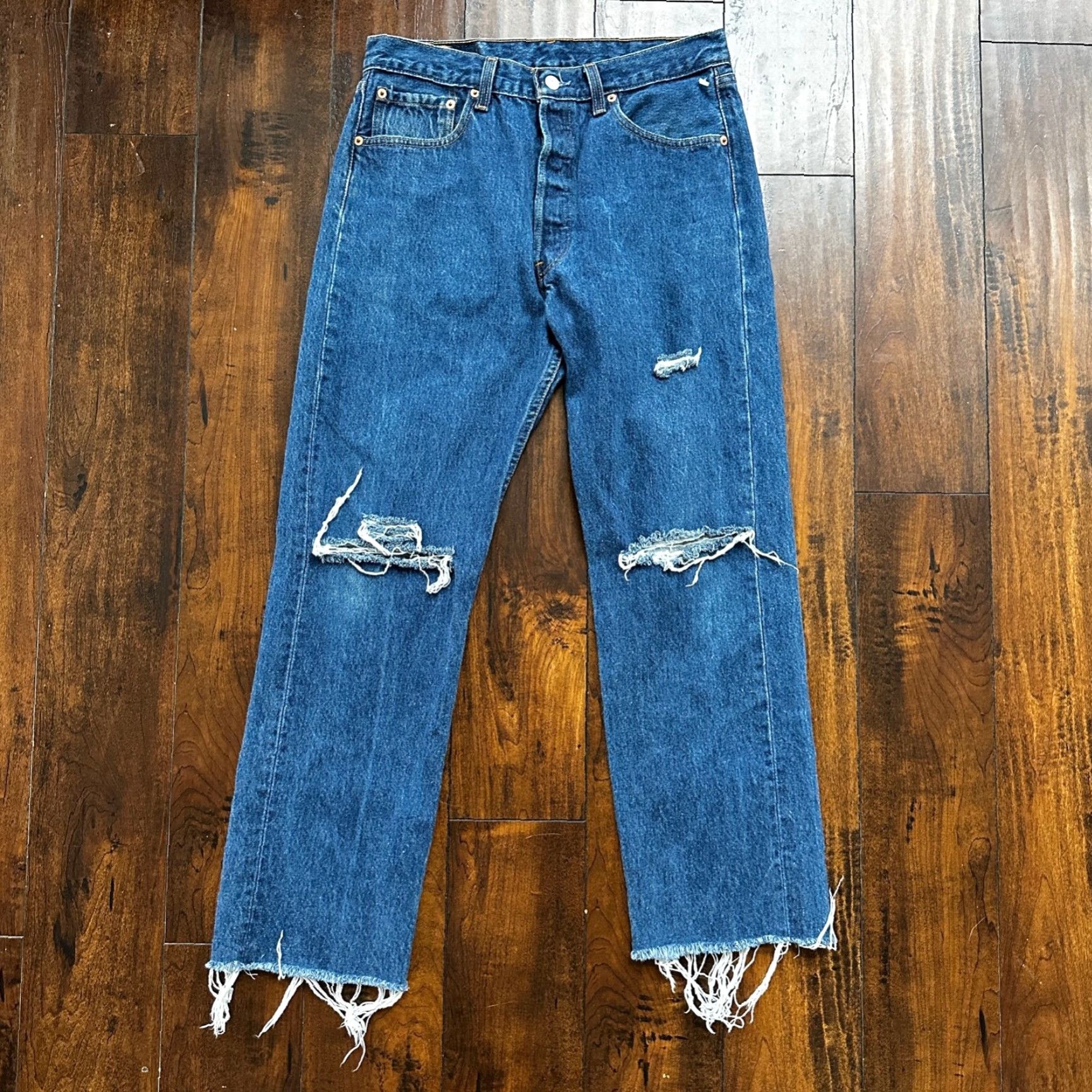 Levi's VINTAGE Levi's 501 Jeans Mens 34x32 Blue Denim 80s Distressed Thrashed Straight 34 Regular Inseam 32 USA 501 XX Model Size US 34 / EU 50 - 2 Thumbnail