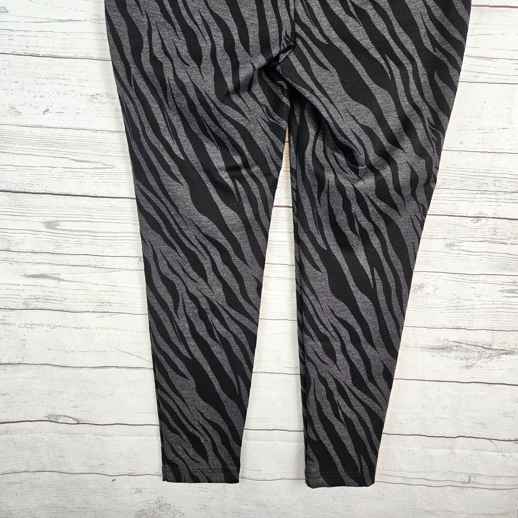 Vintage Chicos Fabulously Slimming Leggings Sz Large Black Gray Animal Print Womens Size 36" / US 14 / IT 50 - 5 Thumbnail
