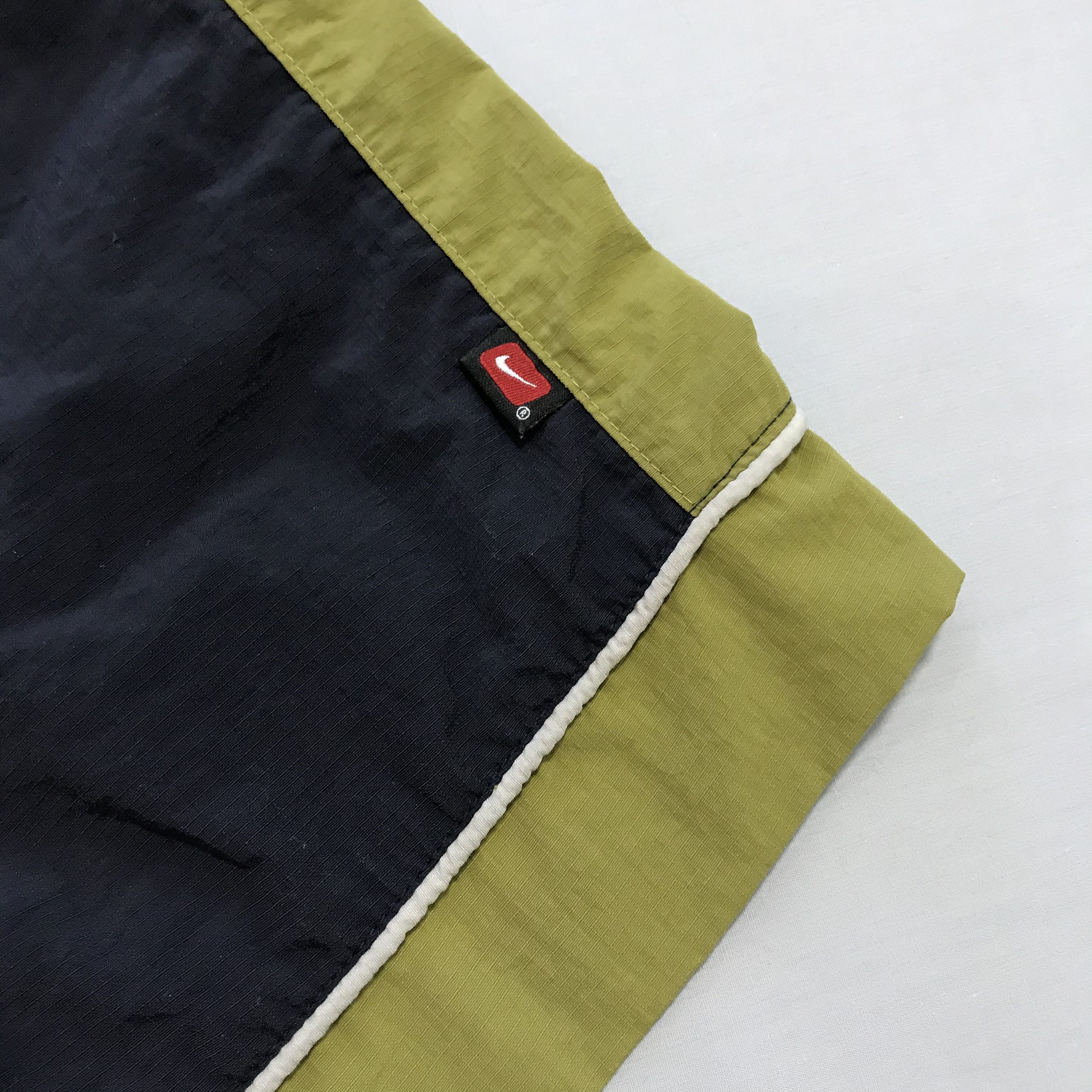 Nike NIKE Vintage Shorts Swoosh Logo Embroidered 90s Rare Size US 34 / EU 50 - 5 Thumbnail