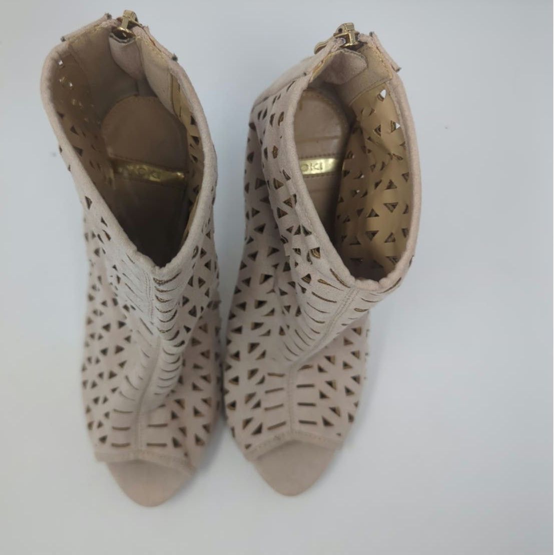 Other Yoki Faux Suede Perforated Heels Beige Booties Womens Size 9 Size US 9 / IT 39 - 4 Thumbnail