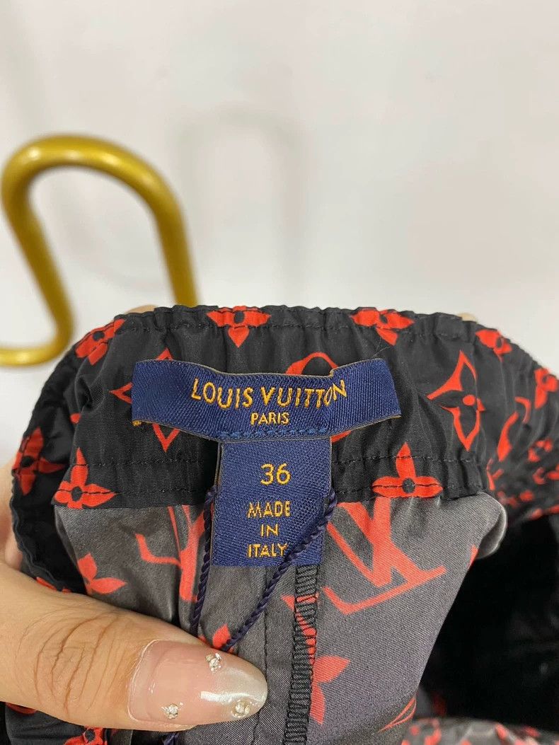 Louis Vuitton Louis Vuitton Jogging Pants with Full Print of Presbyopia Size US 36 / EU 52 - 3 Thumbnail
