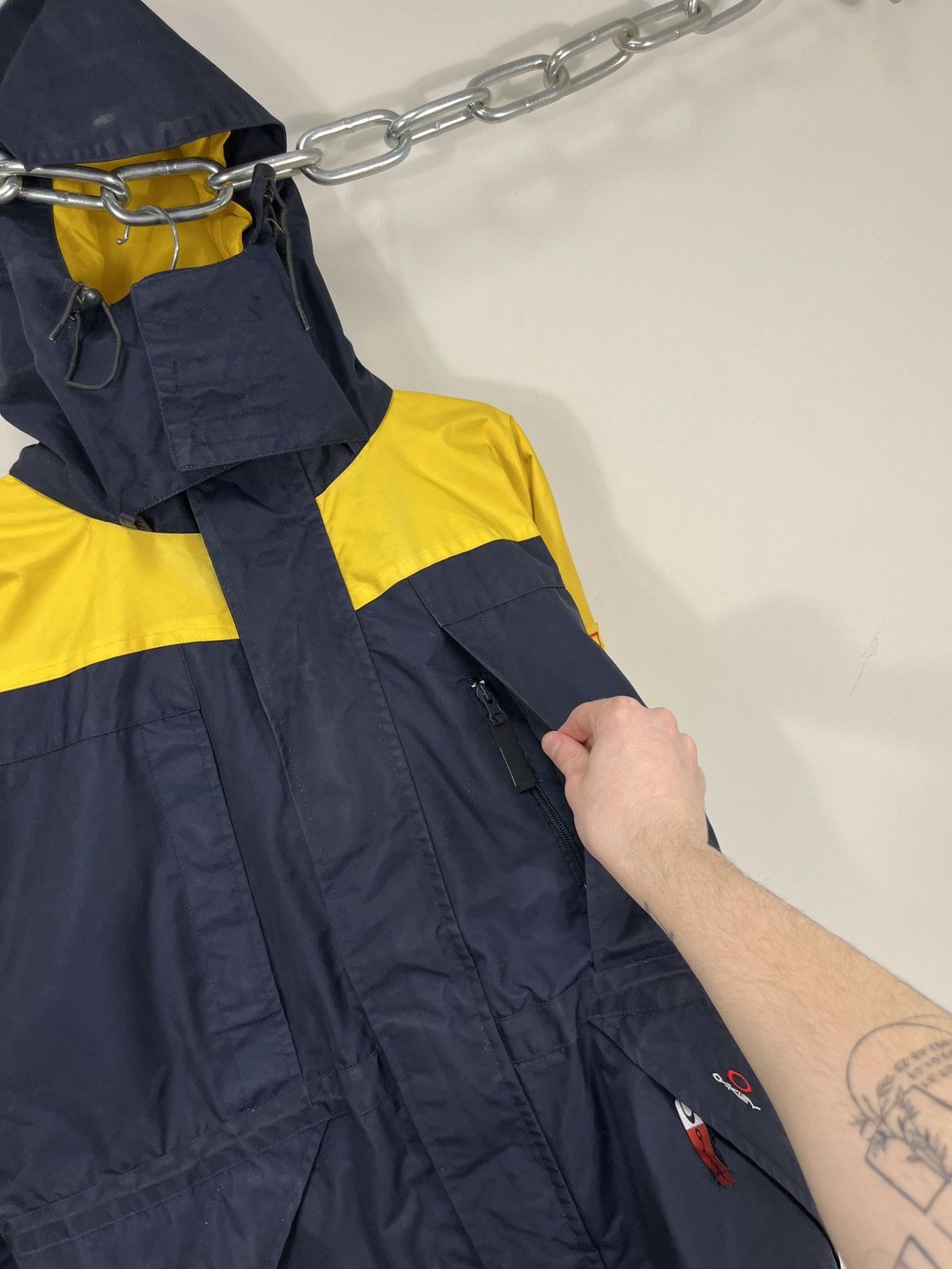 Oakley Vintage Oakley 90s Tech Hooded Outdoor Windbreaker Jacket Size US M / EU 48-50 / 2 - 5 Thumbnail