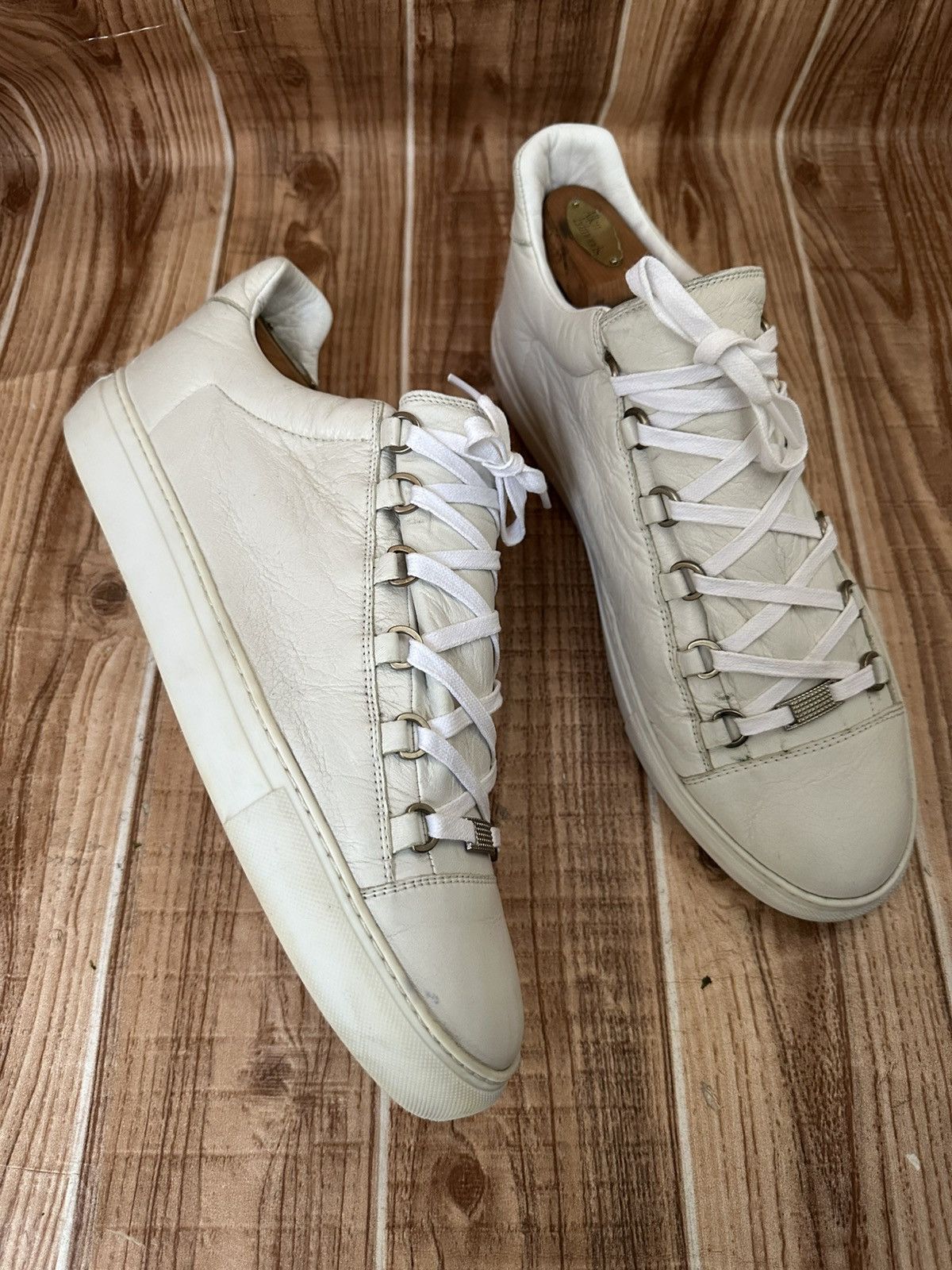 Balenciaga Balenciaga Arena Cracked White Leather Lowtop Sneaks Size US 13 / EU 46 - 12 Thumbnail