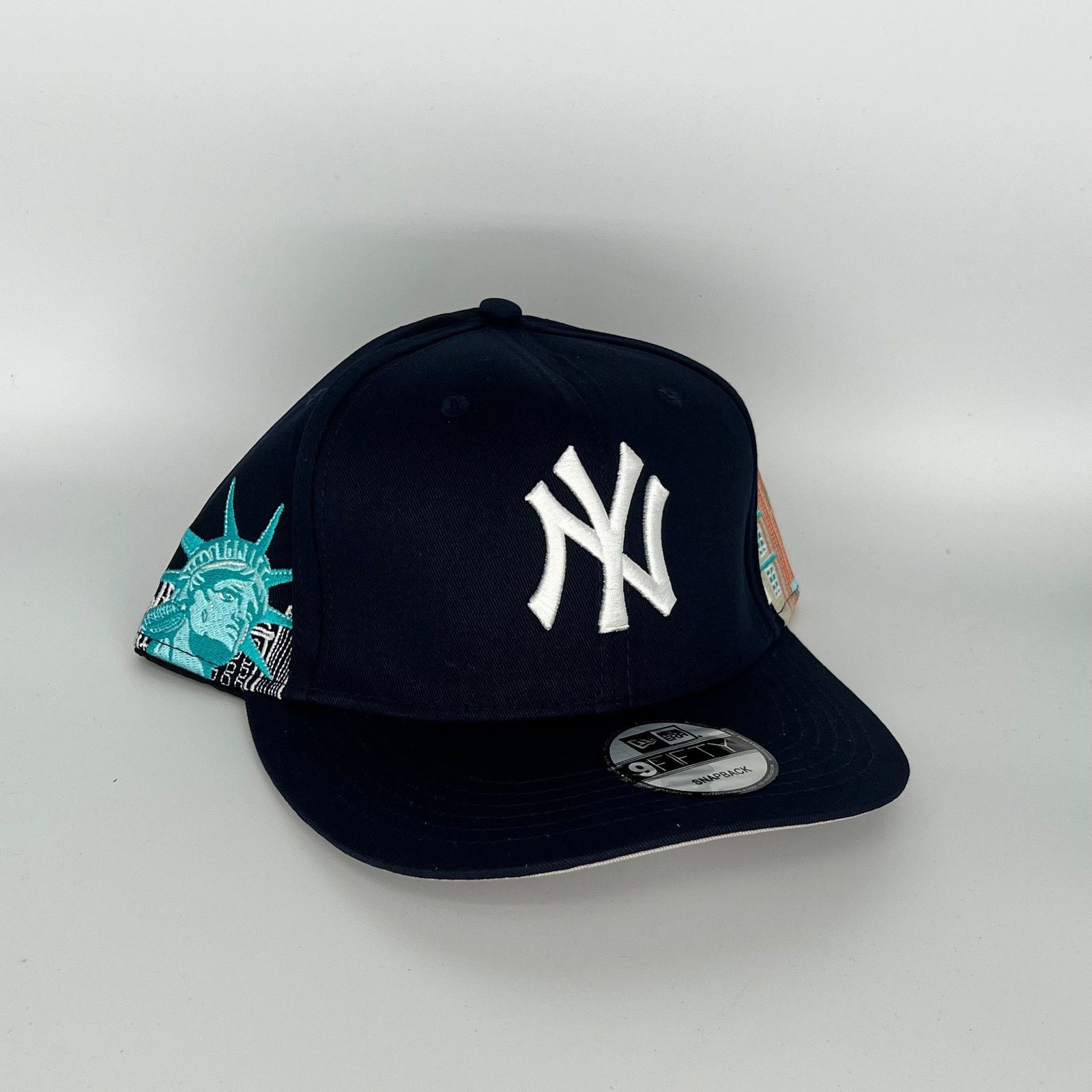 New Era Black New York Yankees Statue of Liberty New Era MLB Size ONE SIZE - 1 Thumbnail