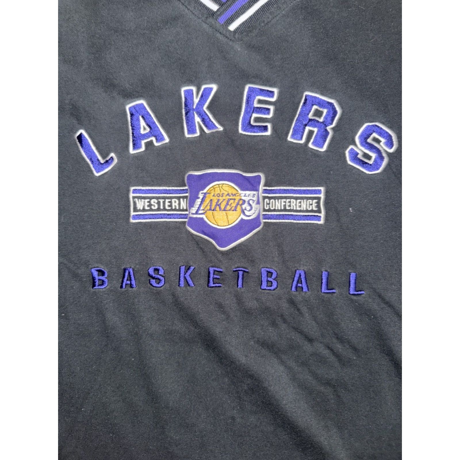 Lee VINTAGE Lee Sport Black T-Shirt Los Angeles Lakers V-Neck Men’s Large 22x27 NBA Graphic Print 90s Sports Fans Mens Size US L / EU 52-54 / 3 - 2 Thumbnail