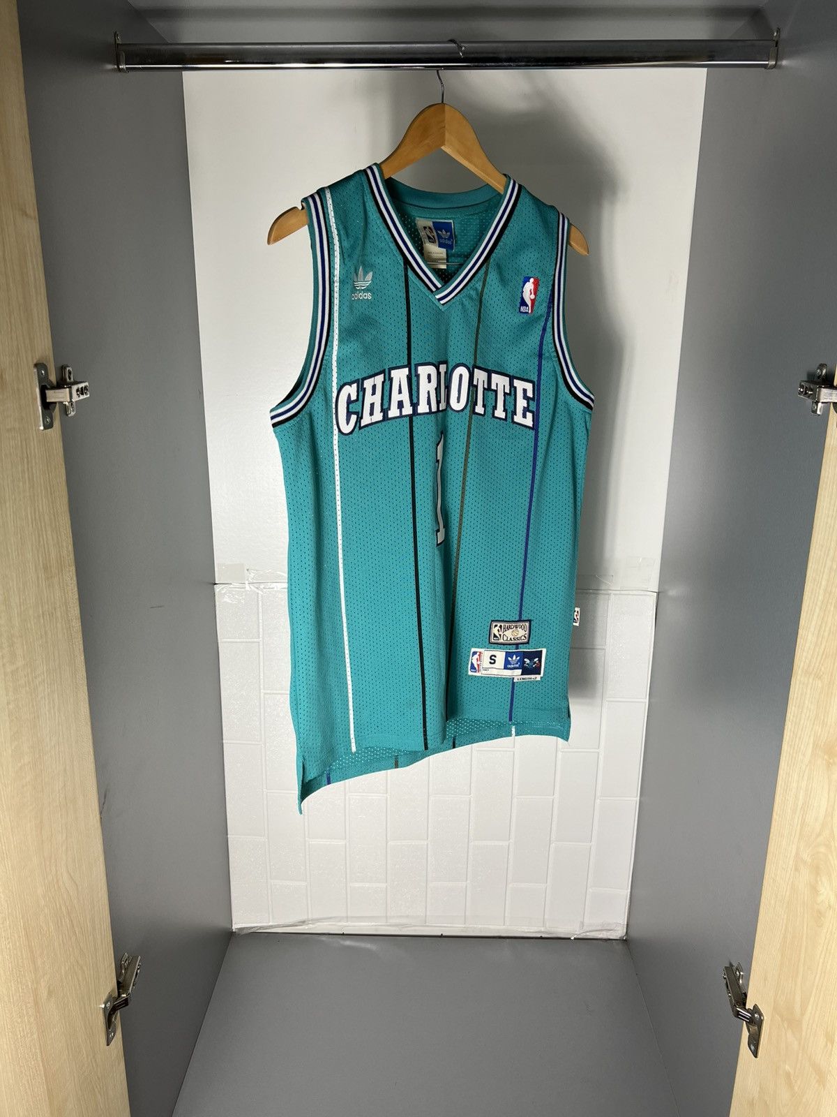 Adidas VINTAGE ADIDAS ORIGINAL CHARLOTTE NBA RETRO JERSEY Y2K 90s Size US S / EU 44-46 / 1 - 5 Thumbnail