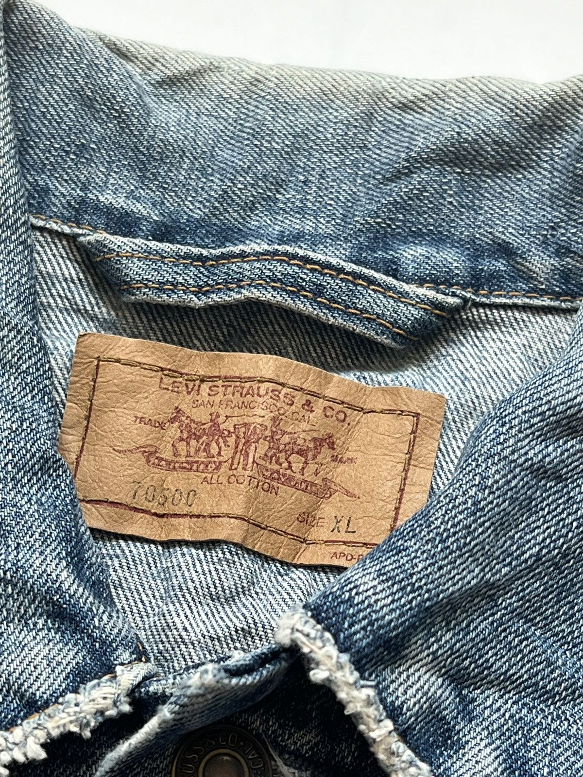 Levi's Vintage Clothing Vintage 1997 Levi's 70500 Japanese Distressed Denim Jacket Size US L / EU 52-54 / 3 - 3 Thumbnail