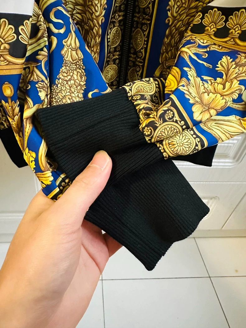 Versace Versace Wear a jacket on both sides Size US S / EU 44-46 / 1 - 6 Thumbnail