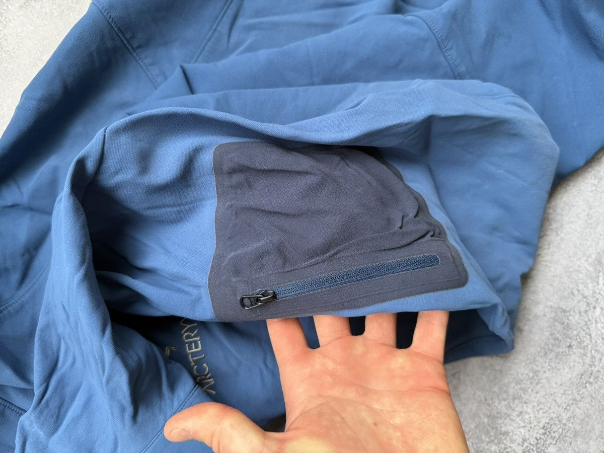 Arc'teryx × Vintage Vintage Arc’Teryx blue Soft-Shell Outdoor Jacket Size US L / EU 52-54 / 3 - 10 Thumbnail