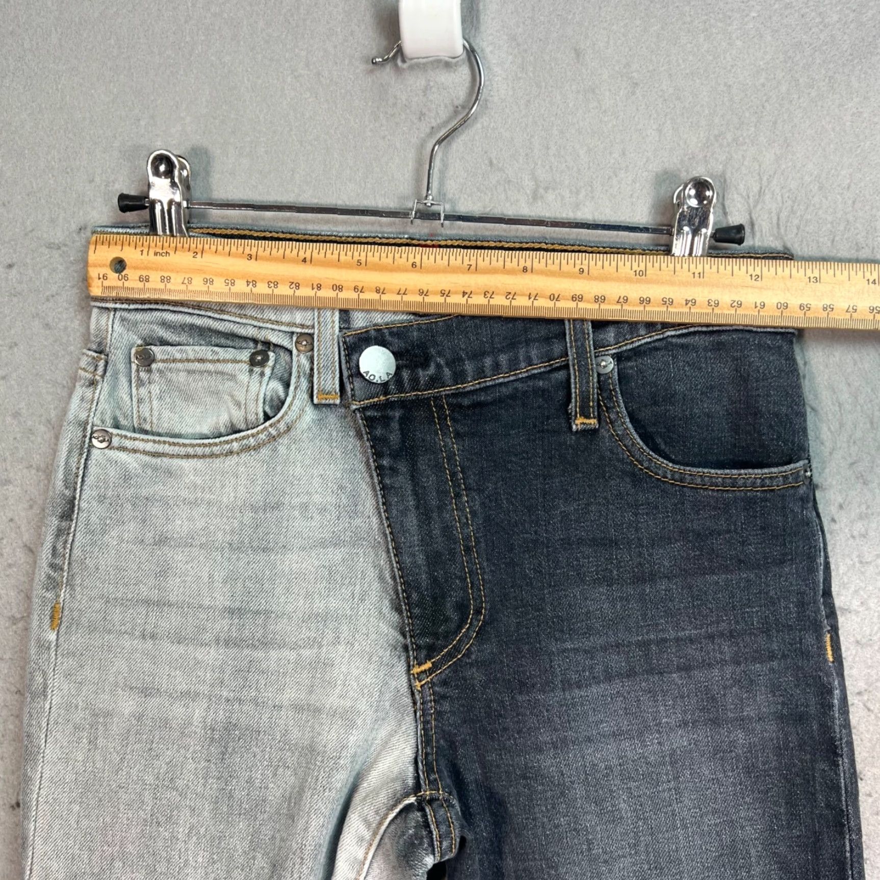 Alice + Olivia VINTAGE AO.LA Alice + Olivia 24 Womens Size 24 Two Tone Skinny Jeans Grey Black Denim Size 42" / US 20 - 5 Thumbnail
