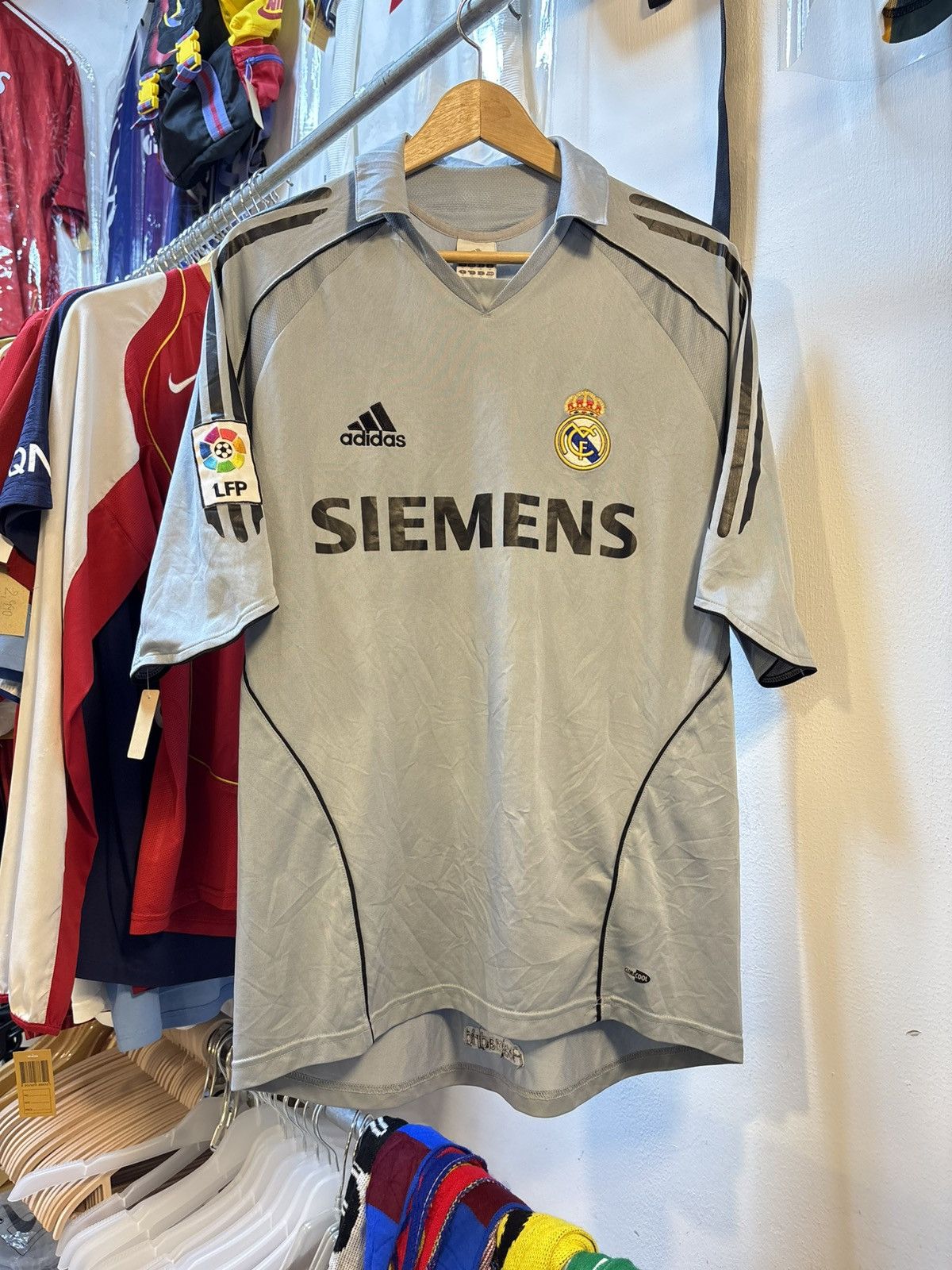 Adidas Vintage 2005-2006 Real Madrid Home Kit Size US M / EU 48-50 / 2 - 1 Thumbnail