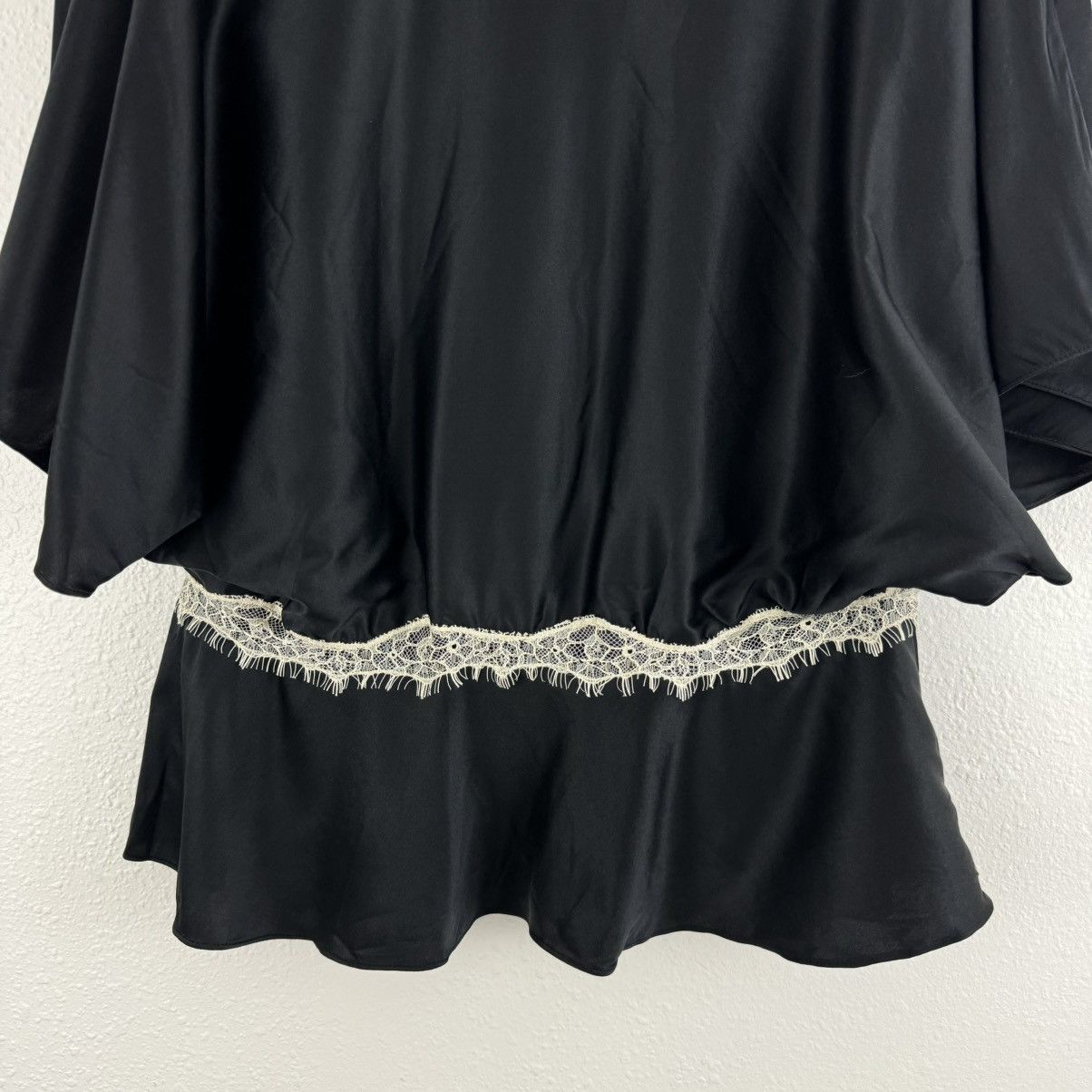 Express EXPRESS Y2K Black Silk White Lace Deep V Neck Blouse Top Size M / US 6-8 / IT 42-44 - 12 Thumbnail