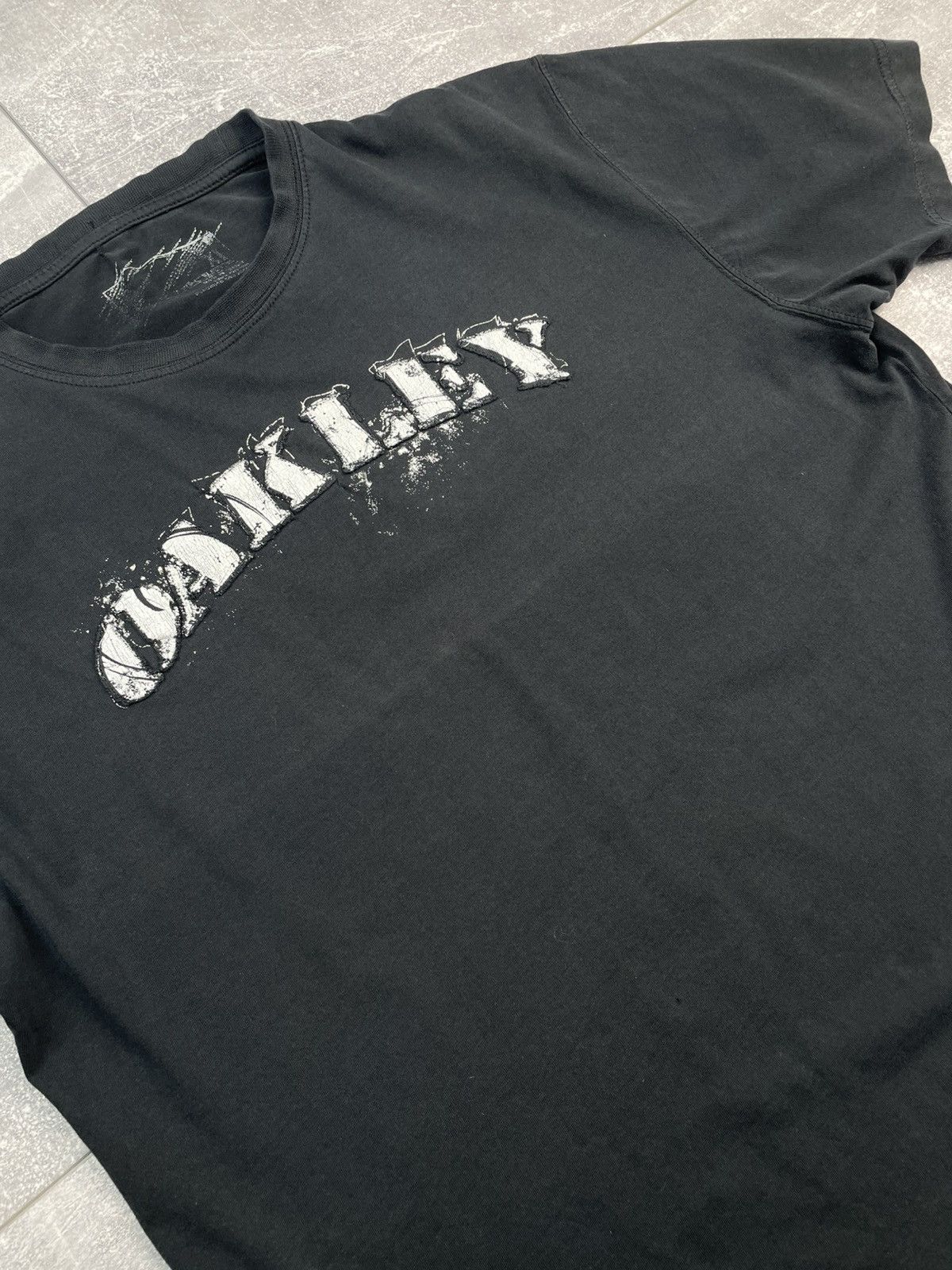 Oakley × Vintage Oakley Vintage Big Logo T-shirt Size US XL / EU 56 / 4 - 4 Thumbnail