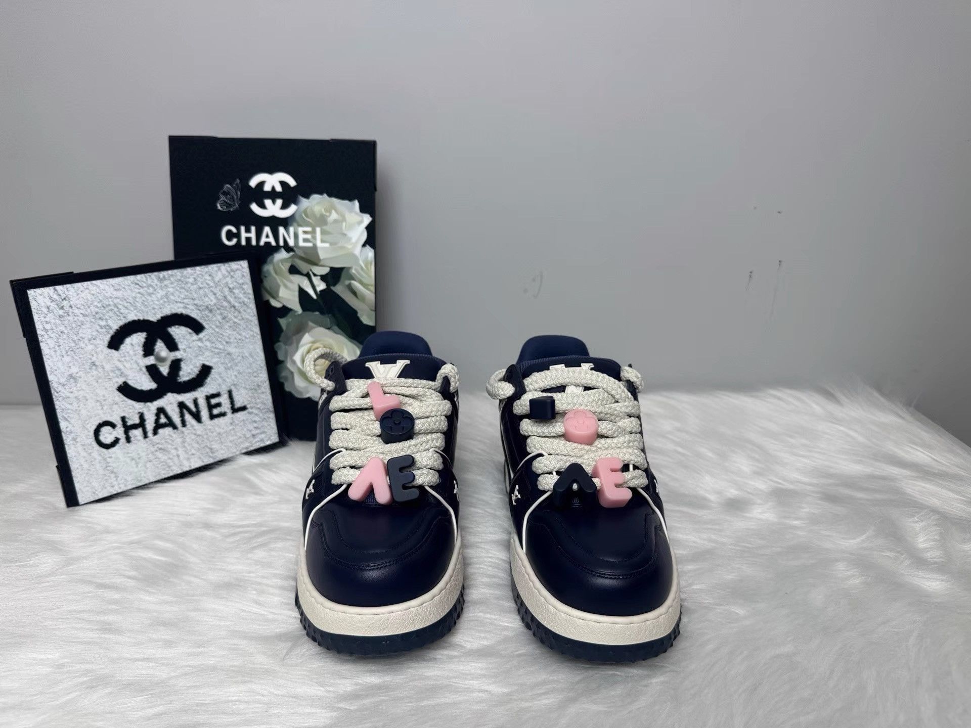 Louis Vuitton Louis Vuitton Blue Leather Valentine Men's Item K36 Size US 8.5 / EU 41-42 - 2 Thumbnail