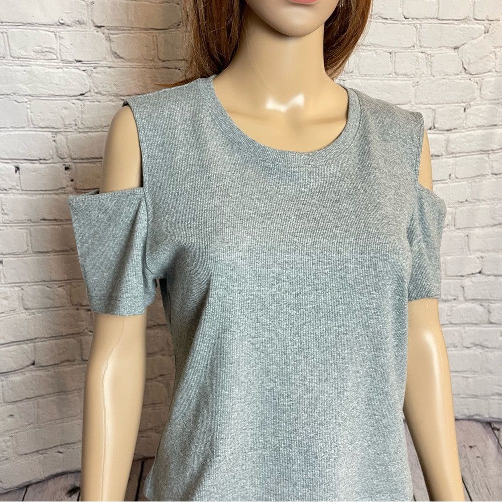 DKNY NWT New $69 DKNY Jeans Cutout Grey Top Size XL Size XL / US 12-14 / IT 48-50 - 2 Thumbnail