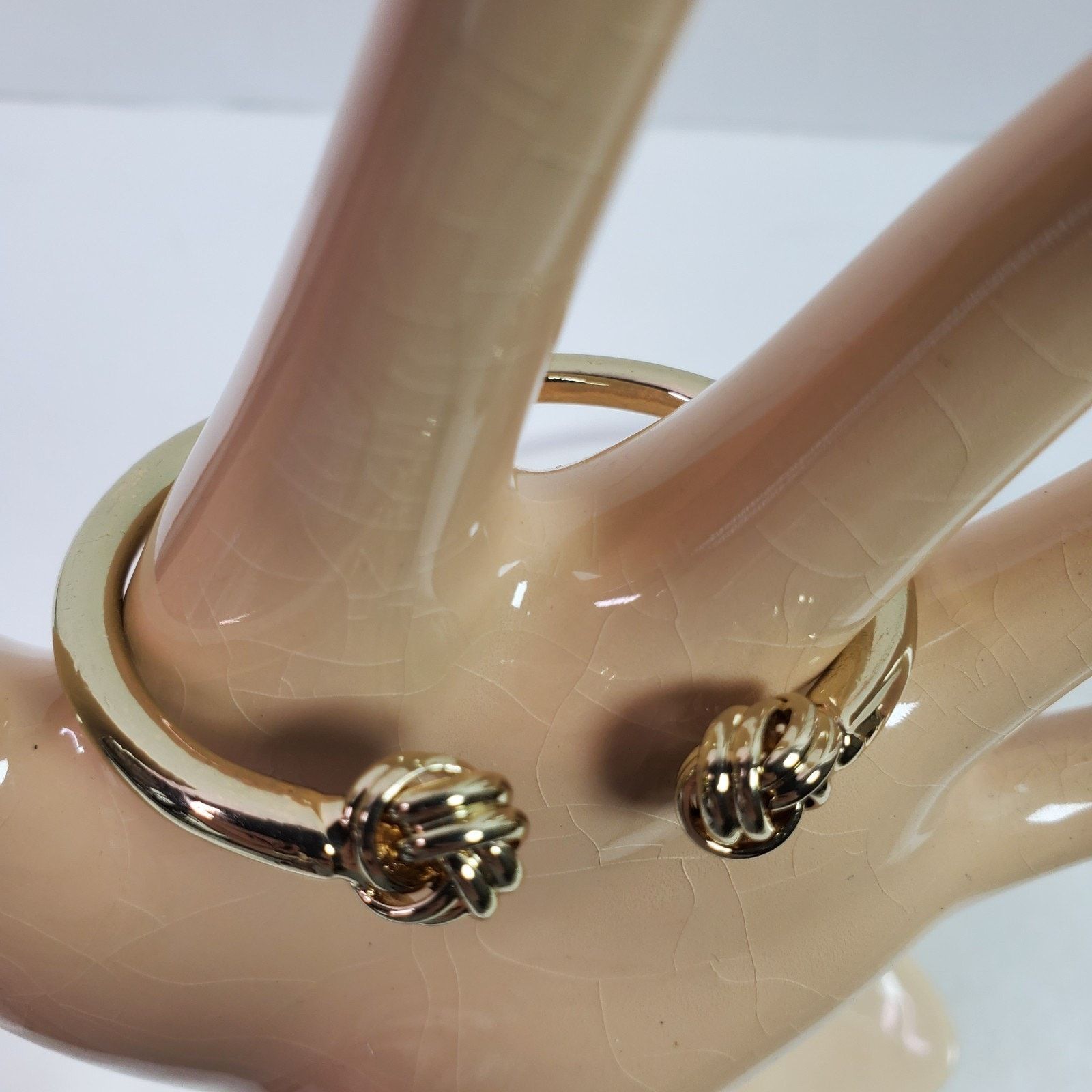 The Unbranded Brand Casual Career Cuff Bracelet Knot Ends Gold Tone NOS No Tag Size ONE SIZE - 1 Thumbnail