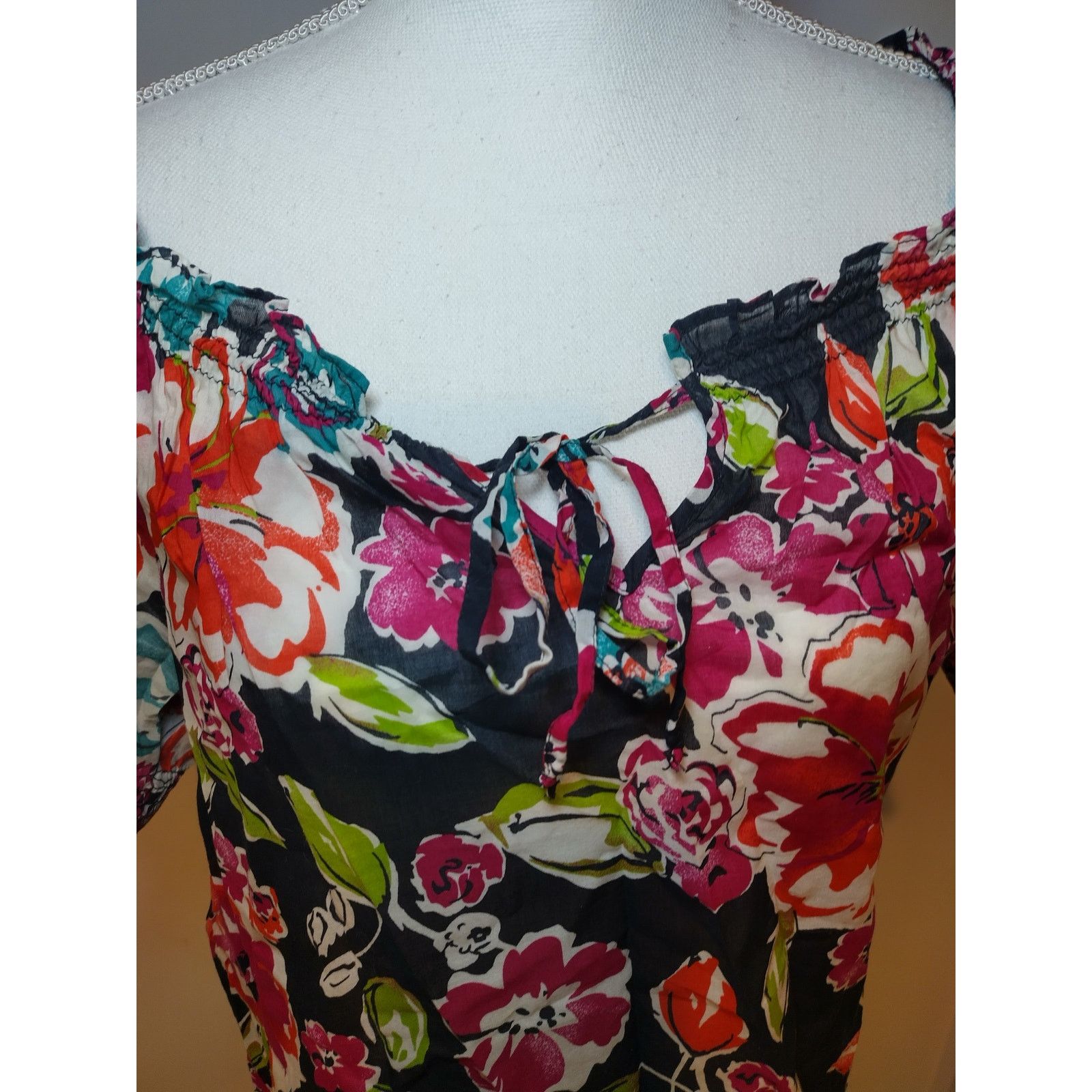 Ann Taylor Ann Taylor Womens Blouse Floral Print Ruffle Collar Tie Neck Size M / US 6-8 / IT 42-44 - 2 Thumbnail
