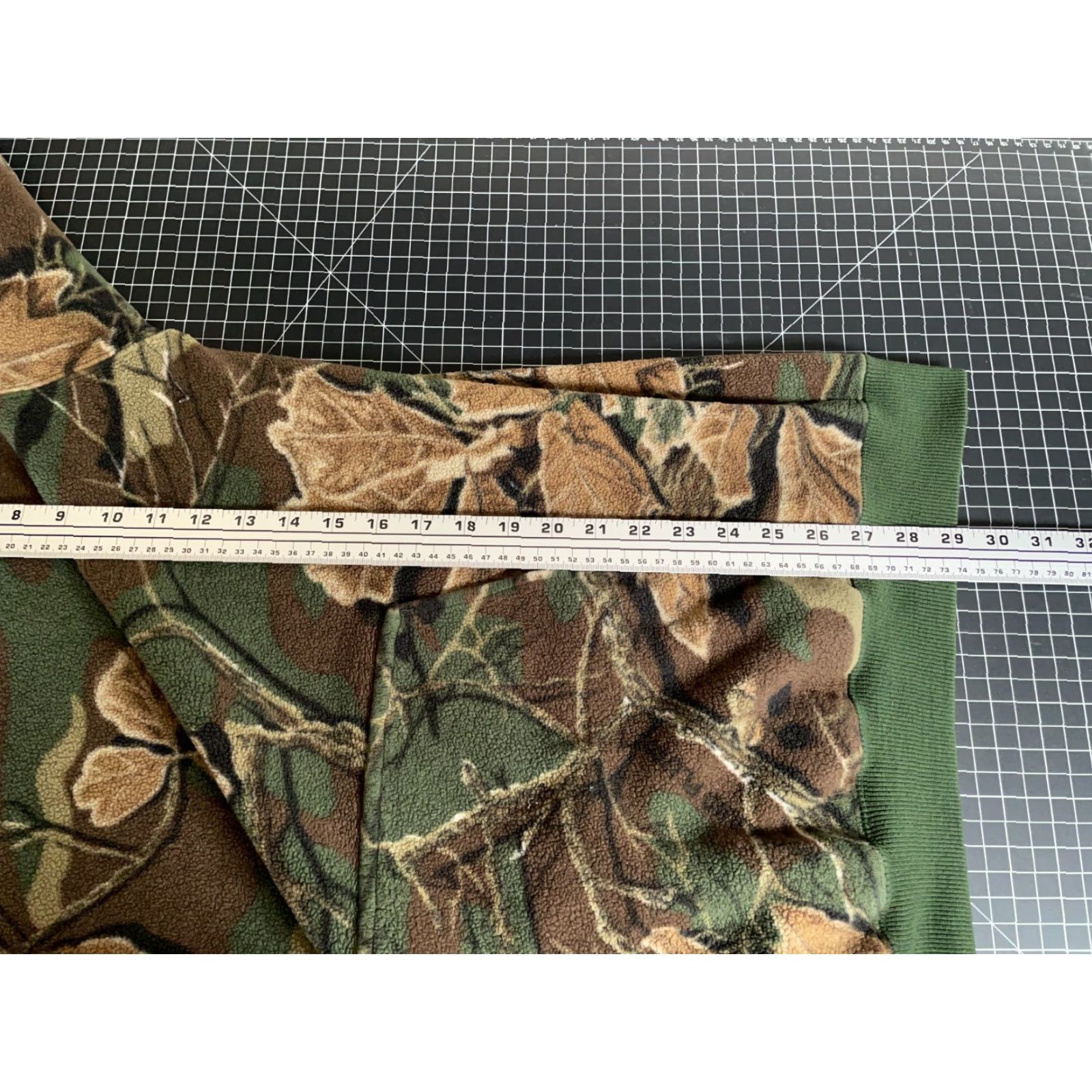 Vintage VINTAGE Northwest Territory Sweatshirt Camouflage Fleece Crew Neck Adult Large Green Mitten Sleeve Cuffs Pockets Logo Heavyweight Regular Mens Size US L / EU 52-54 / 3 - 6 Thumbnail