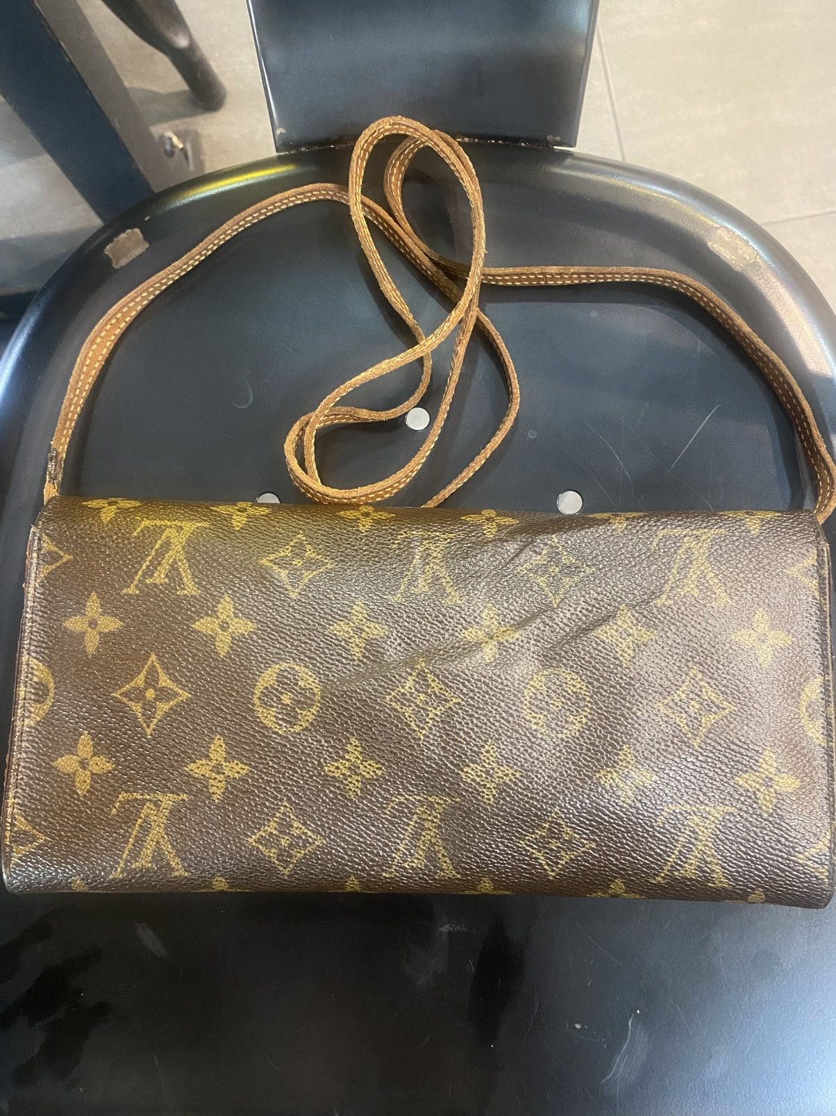 Louis Vuitton Authentic Louis Vuitton Monogram Pochette Twin GM REPAIRED Size ONE SIZE - 2 Thumbnail