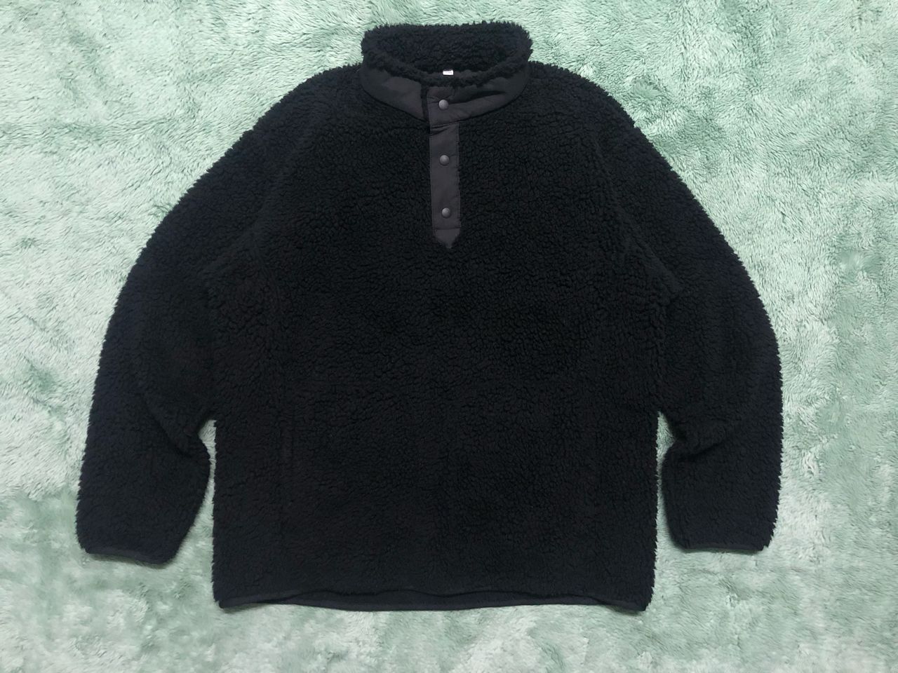 UNIQLO WHITE MOUNTAINEERING DEEP PILE HALF BUTTON FLEECE