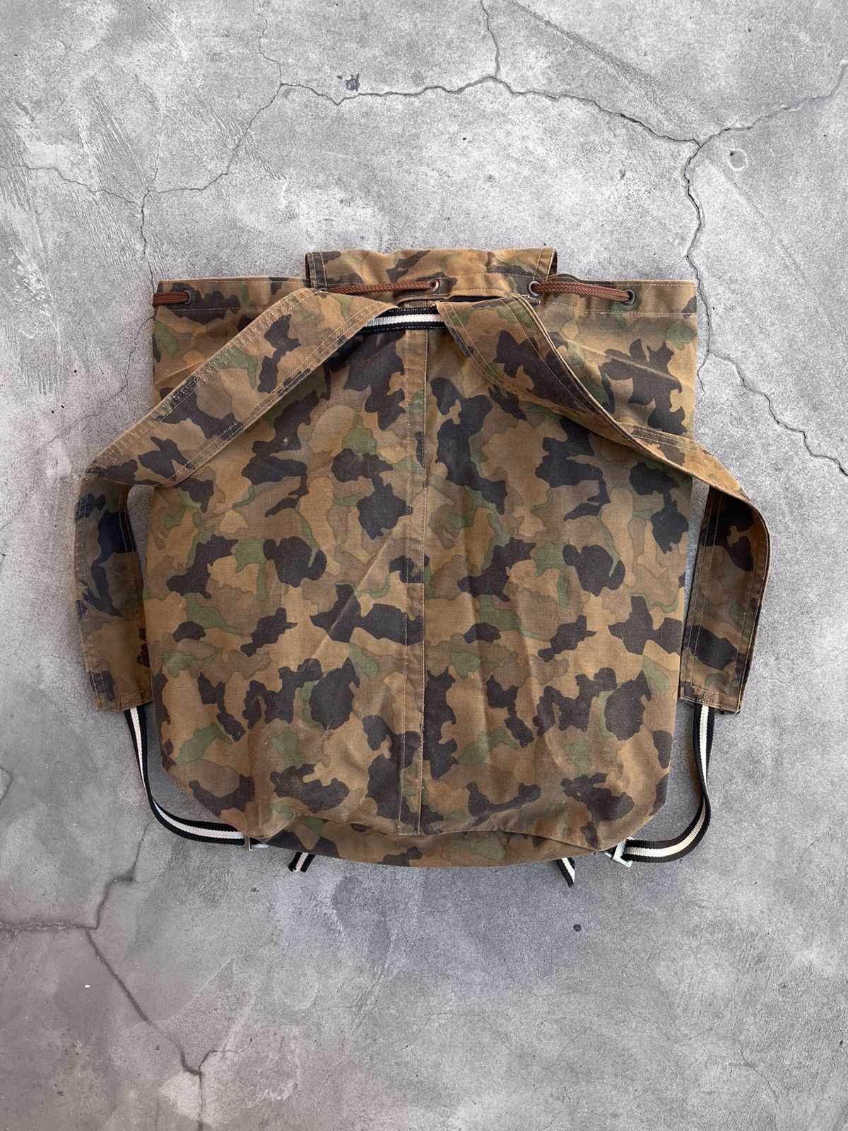 Vintage Camouflage Military Backpack w/ Vintage Zipper Size ONE SIZE - 7 Thumbnail