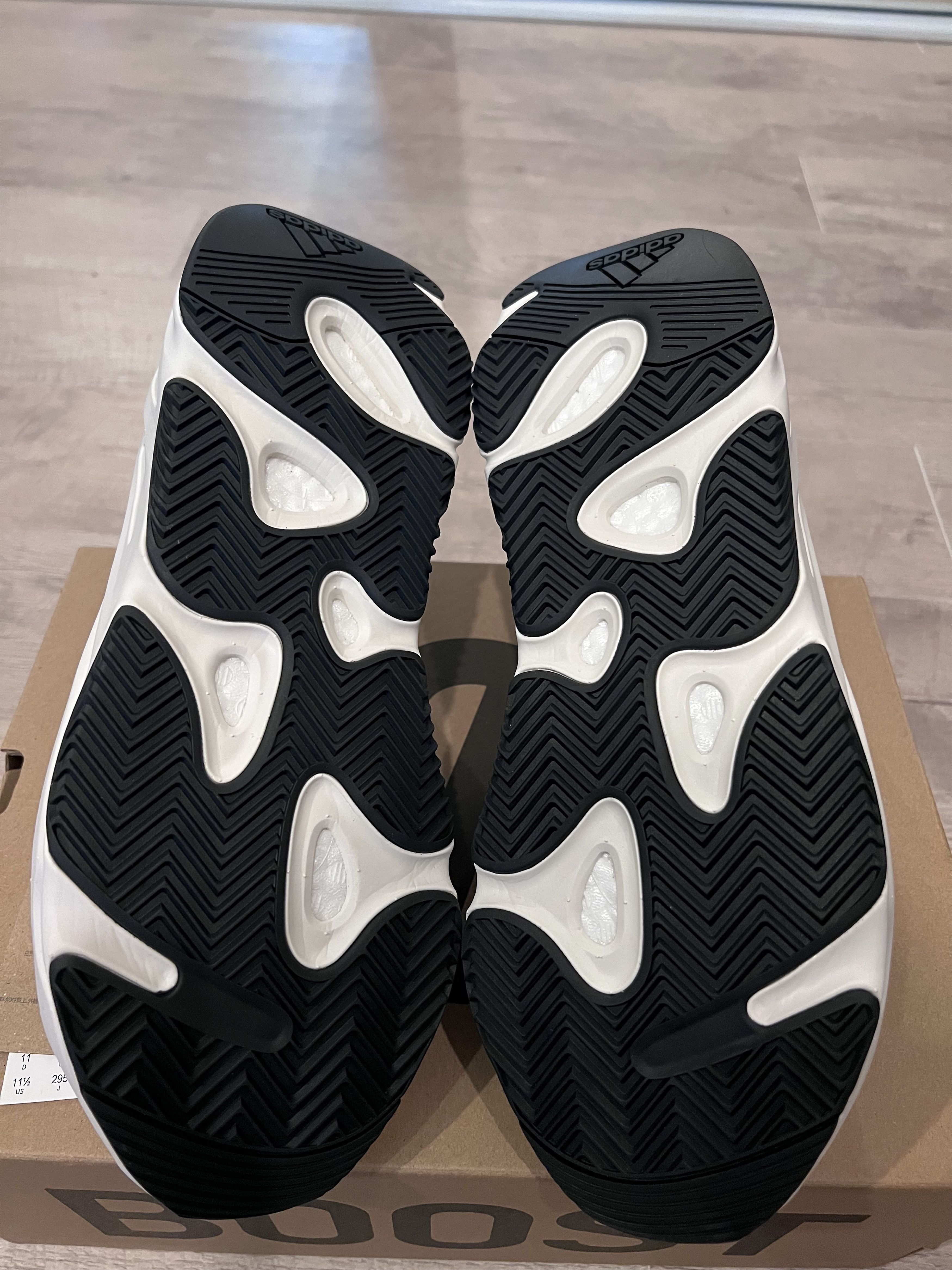 Adidas × Kanye West Adidas Yeezy Boost 700 V2 STATIC Size US 11.5 / EU 44-45 - 4 Thumbnail