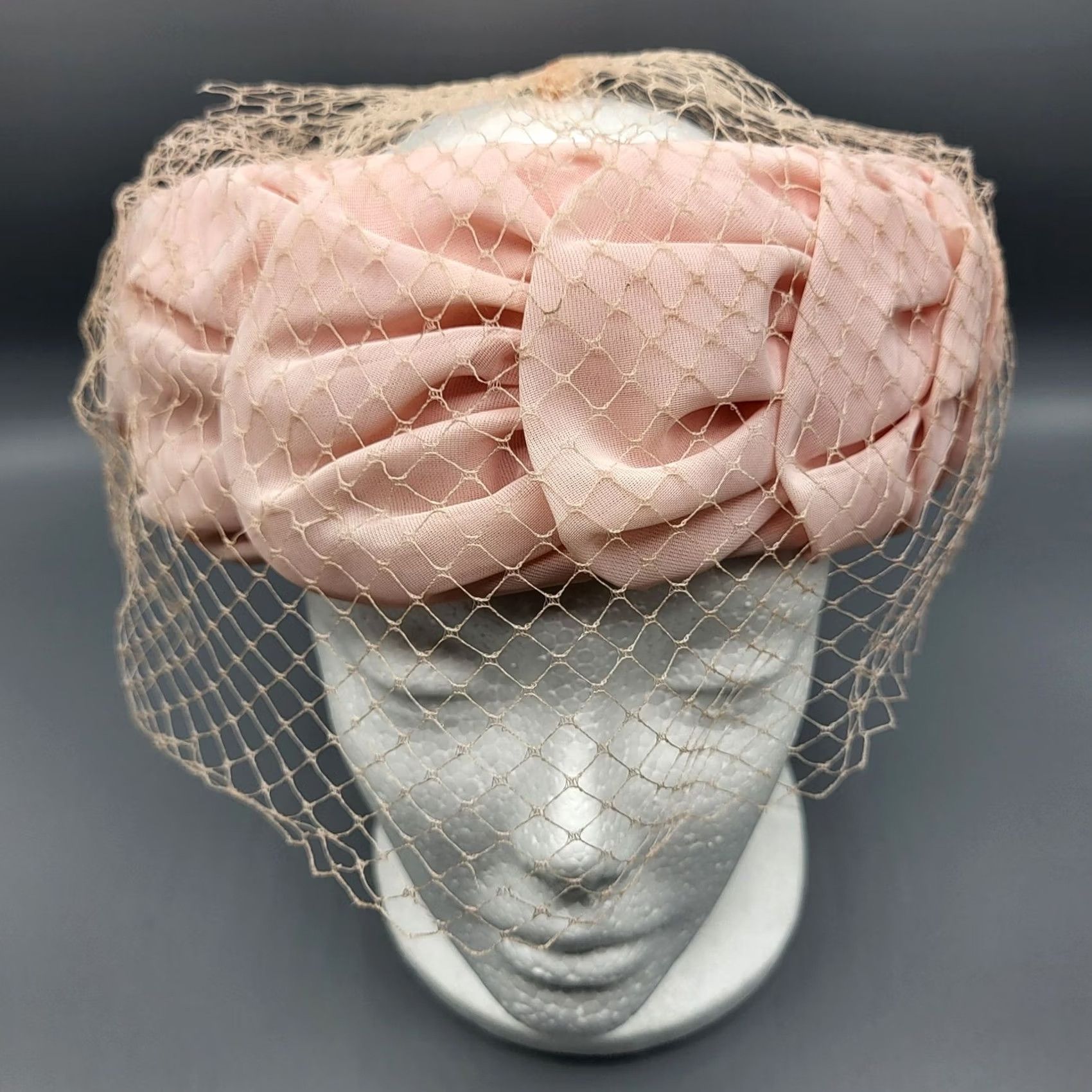 Vintage VINTAGE 1950s Pink Feathered Hat Netting Bow Union Made USA Size ONE SIZE - 3 Thumbnail