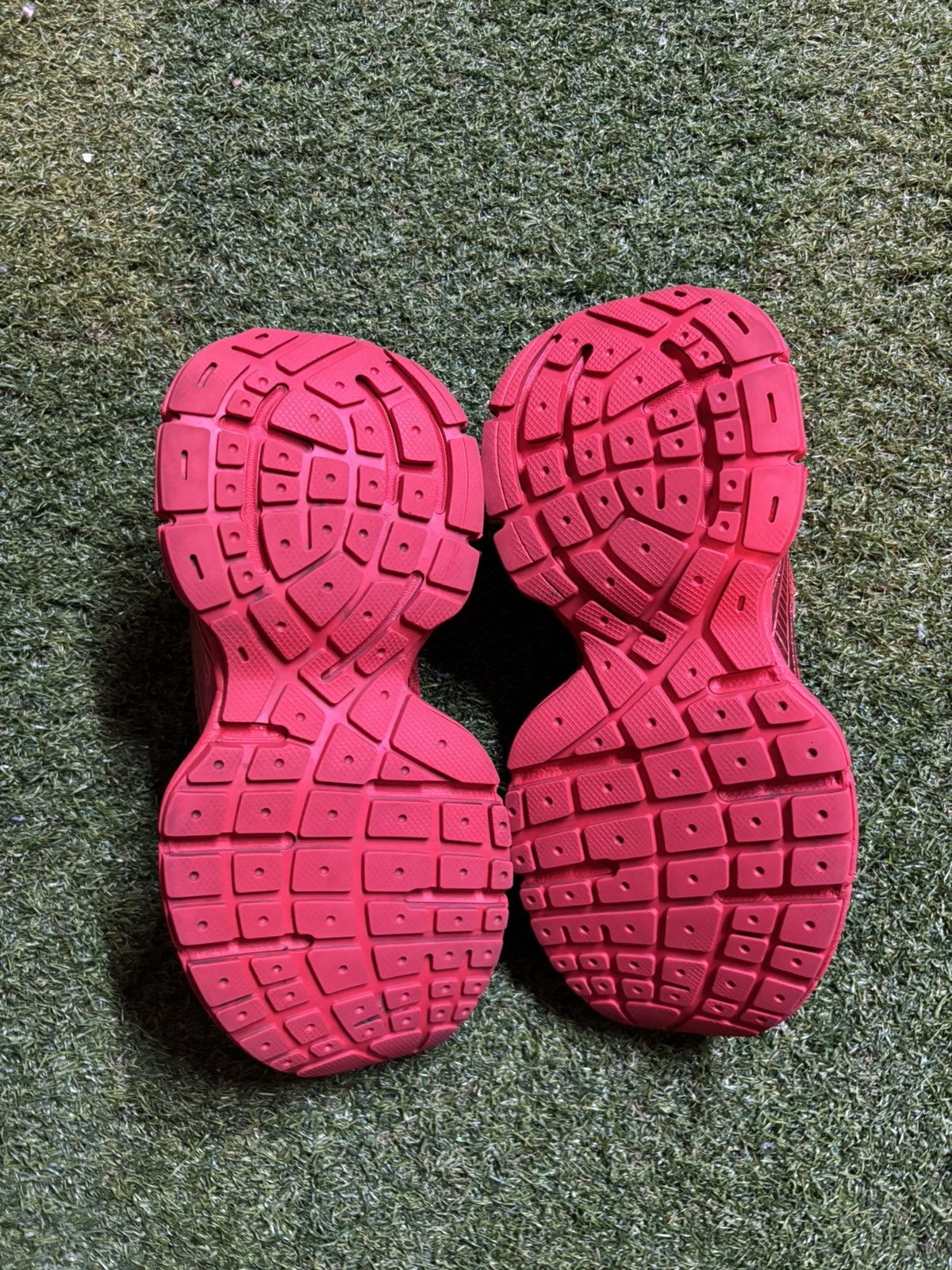 Balenciaga Balenciaga 3XL Red Size US 7 / EU 40 - 7 Thumbnail