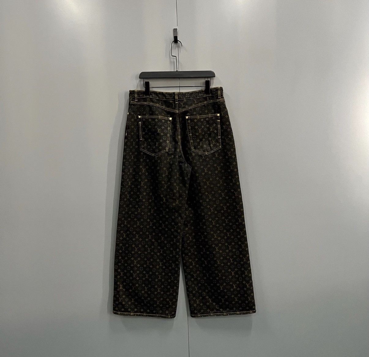 Louis Vuitton Louis Vuitton Monogram All-over Denim Wide-Leg Pants J41 Size US 28 / EU 44 - 2 Thumbnail