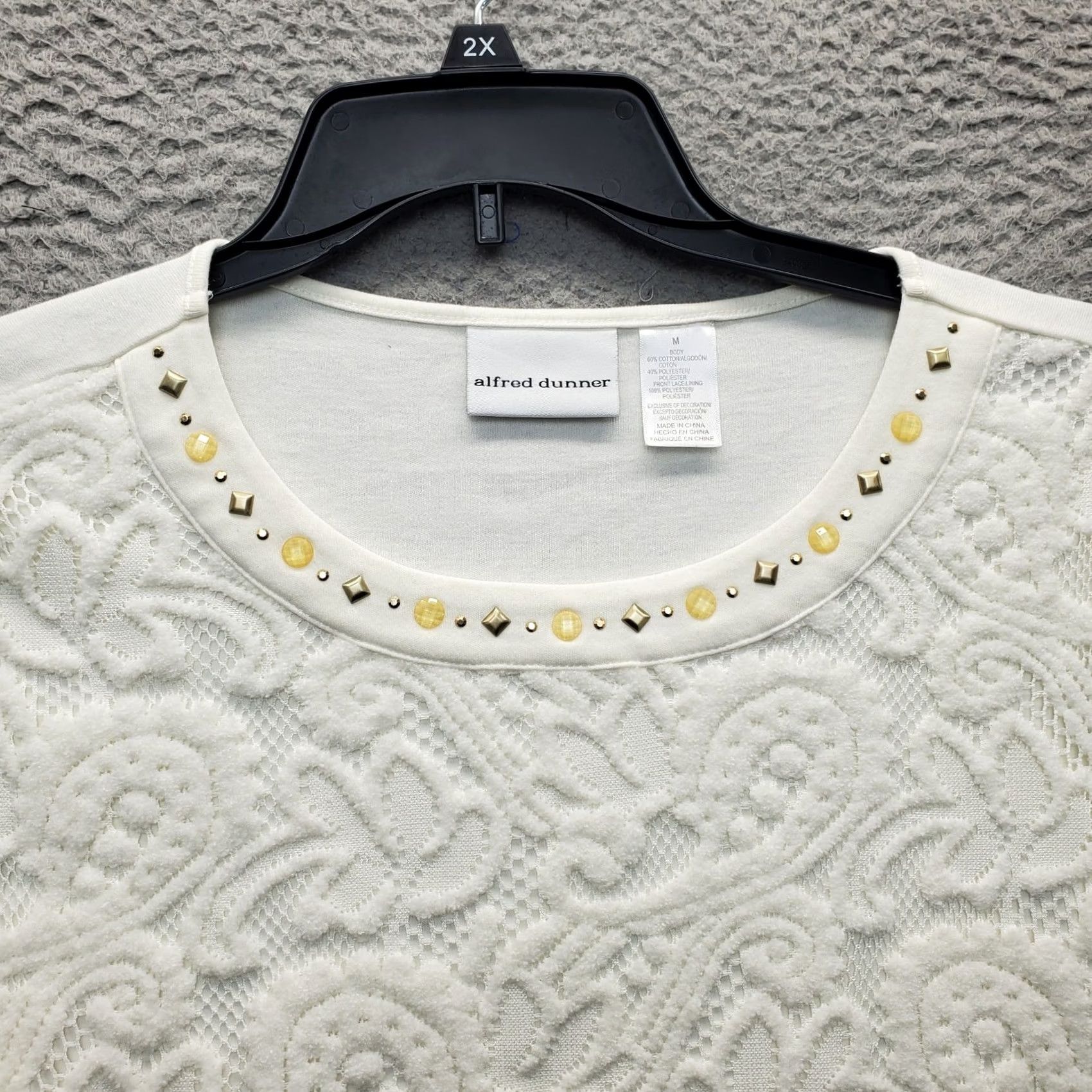 Vintage Alfred Dunner Shirt Womens Size M Tan Crochet Paisley Beaded Slit Pullover Size M / US 6-8 / IT 42-44 - 3 Thumbnail
