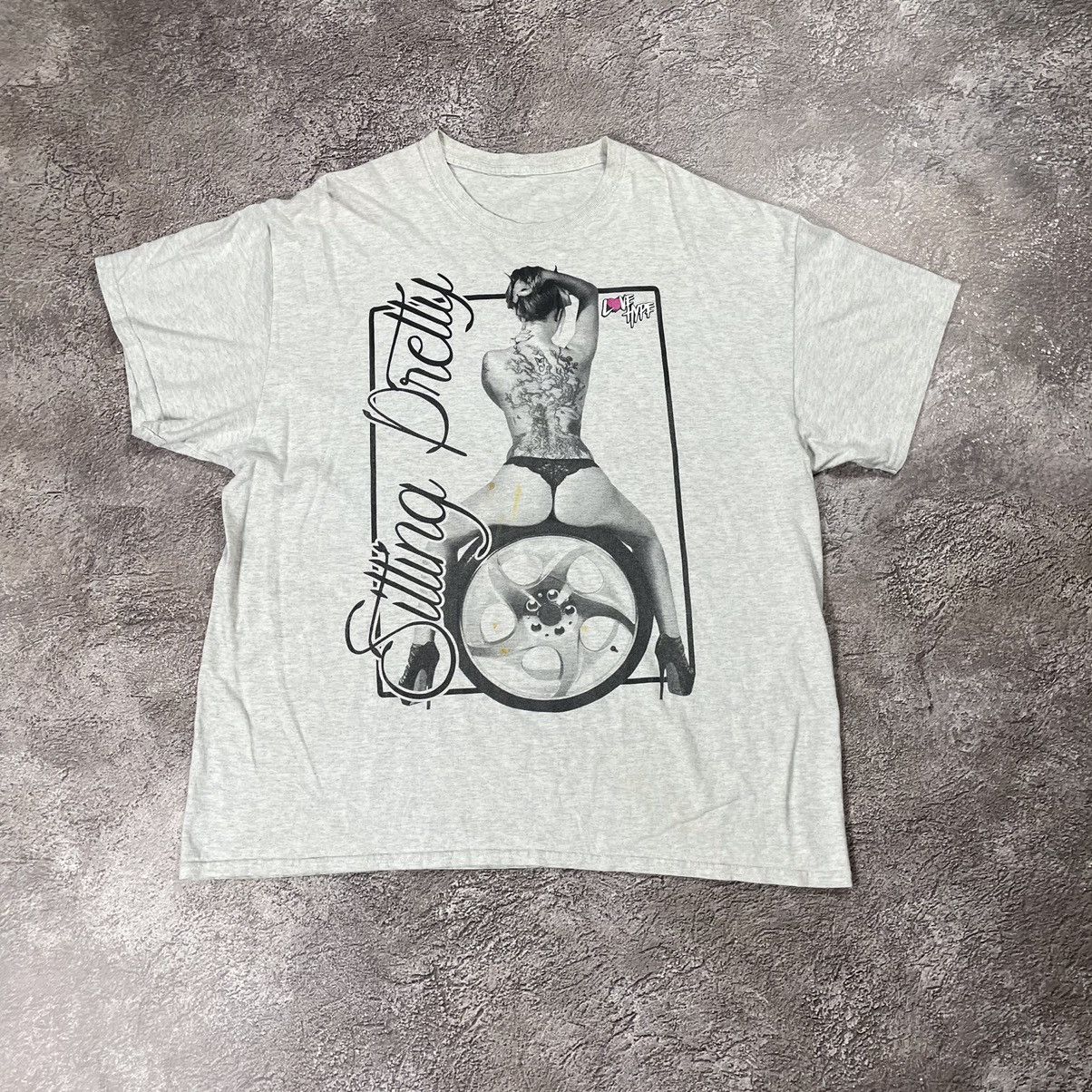Vintage Vintage Y2K Graphic Tee Sitting Pretty Girl Skate Streetwear Size US XL / EU 56 / 4 - 1 Thumbnail