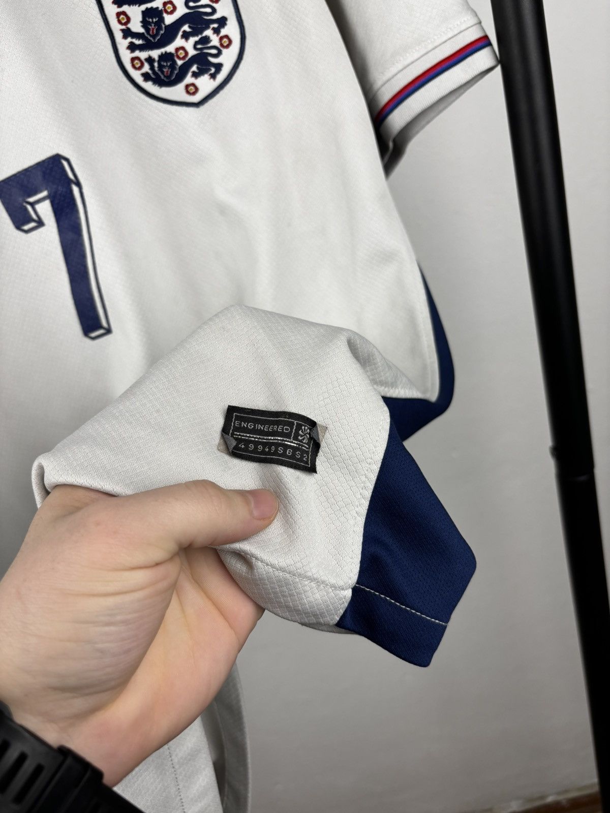 Vintage Nike x England #7 Beckham soccer jersey size L Size US L / EU 52-54 / 3 - 5 Thumbnail